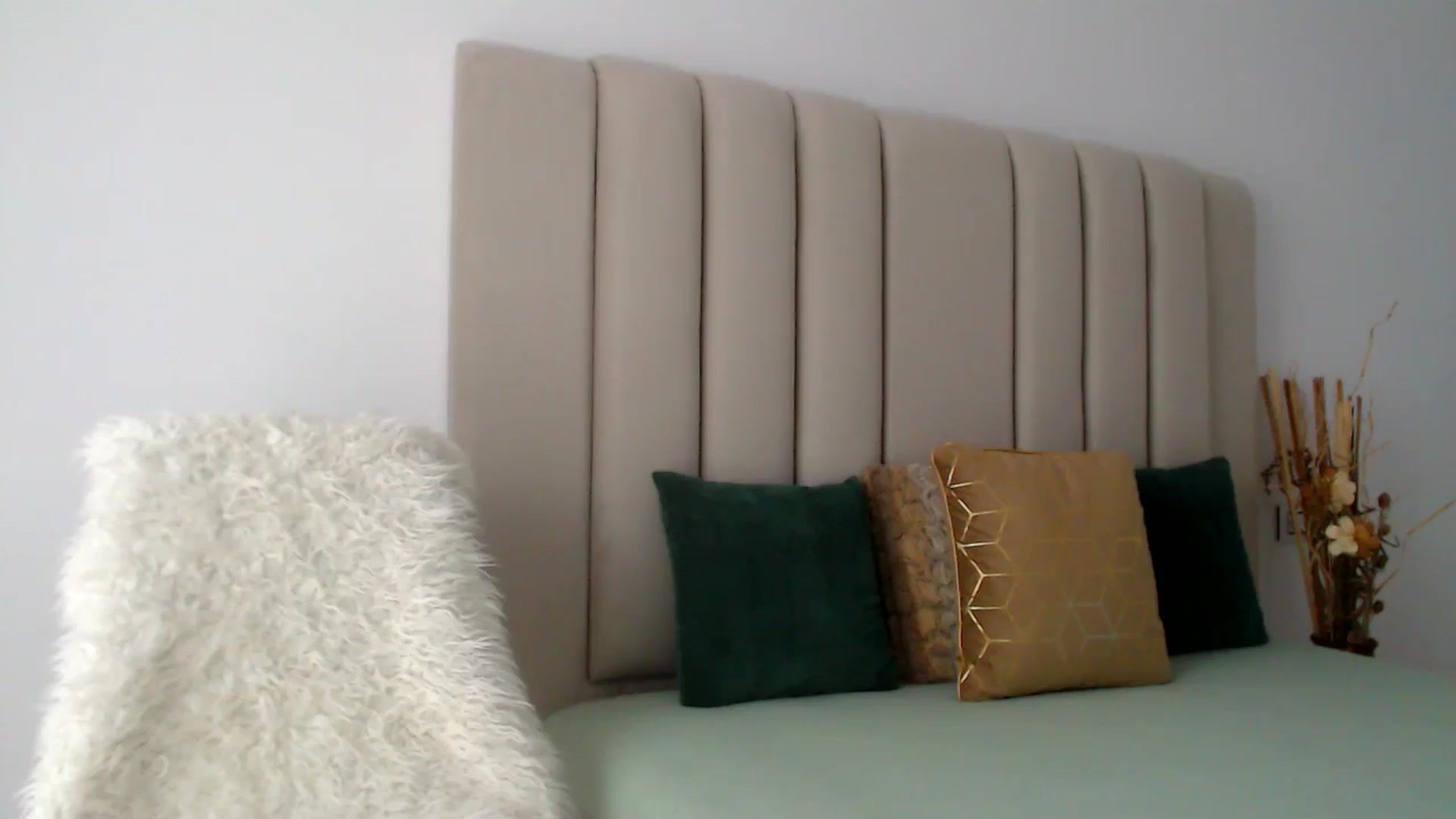 Gallery image thumbnail from Hrystina_'s myfreecams stream on, 11/21/2024, 14:28 image 15 of 20