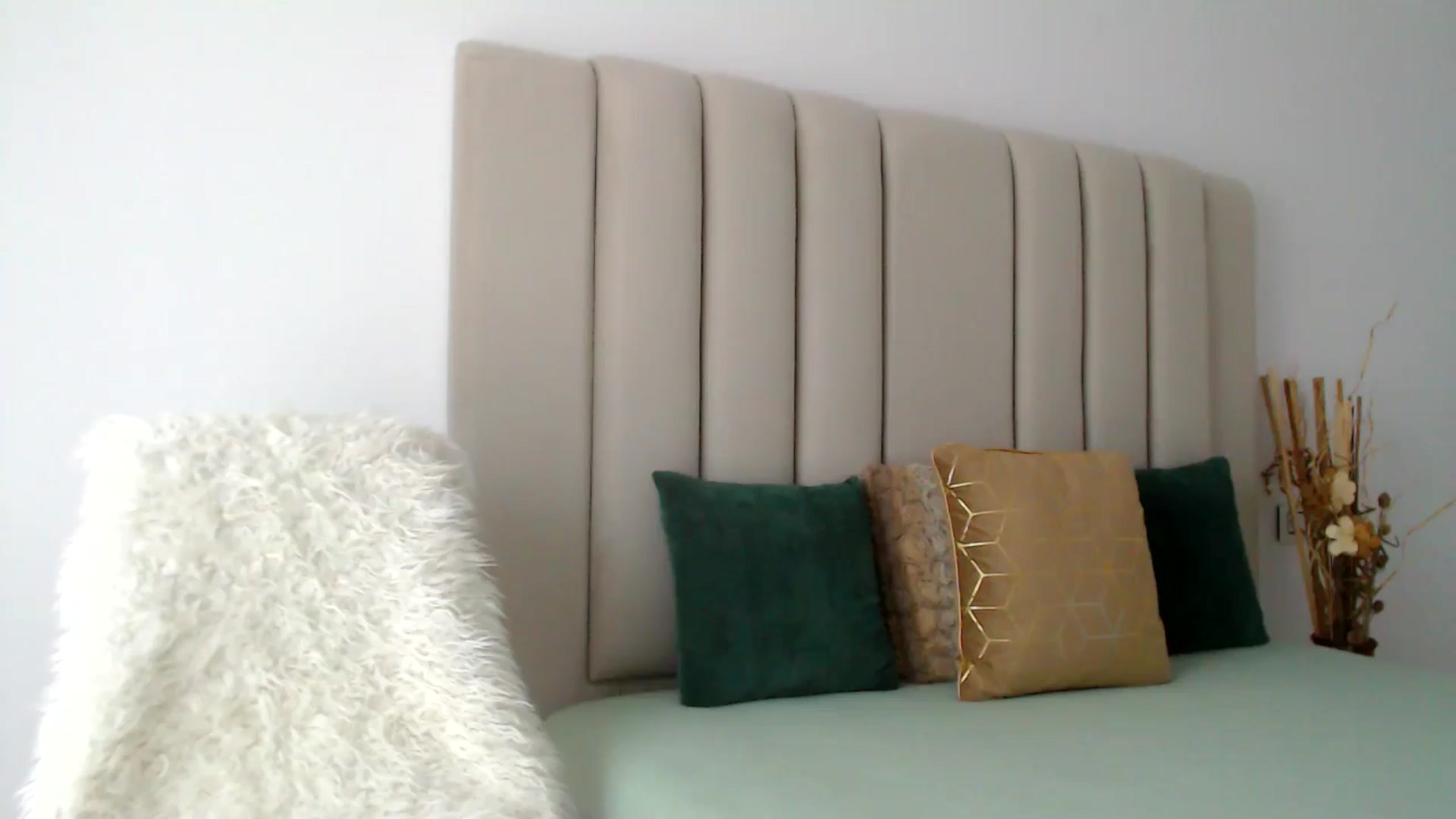 Gallery image thumbnail from Hrystina_'s myfreecams stream on, 11/21/2024, 14:28 image 14 of 20