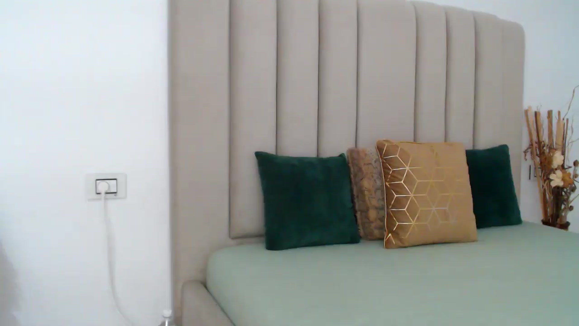 Gallery image thumbnail from Hrystina_'s myfreecams stream on, 11/21/2024, 16:29 image 2 of 20