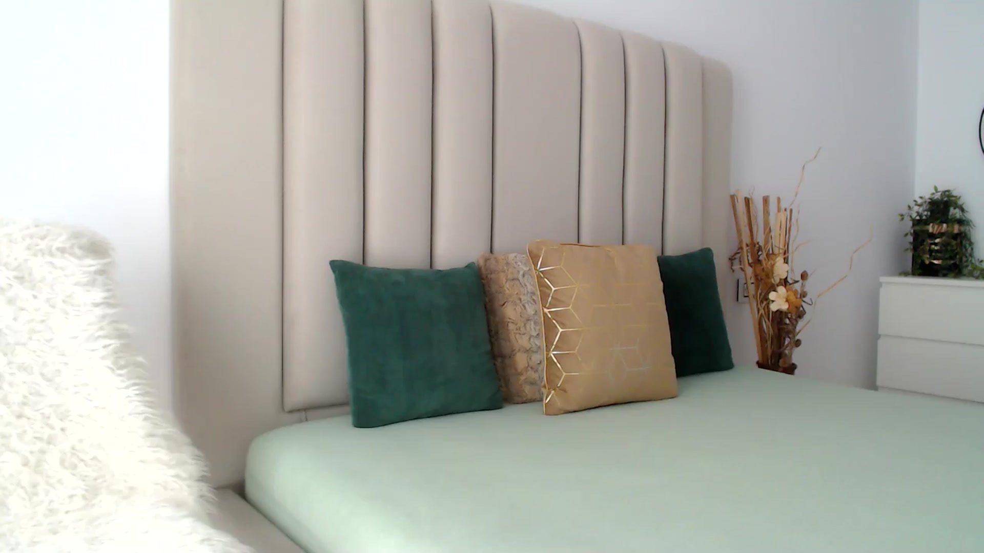 Gallery image thumbnail from Hrystina_'s myfreecams stream on, 11/22/2024, 11:40 image 13 of 20