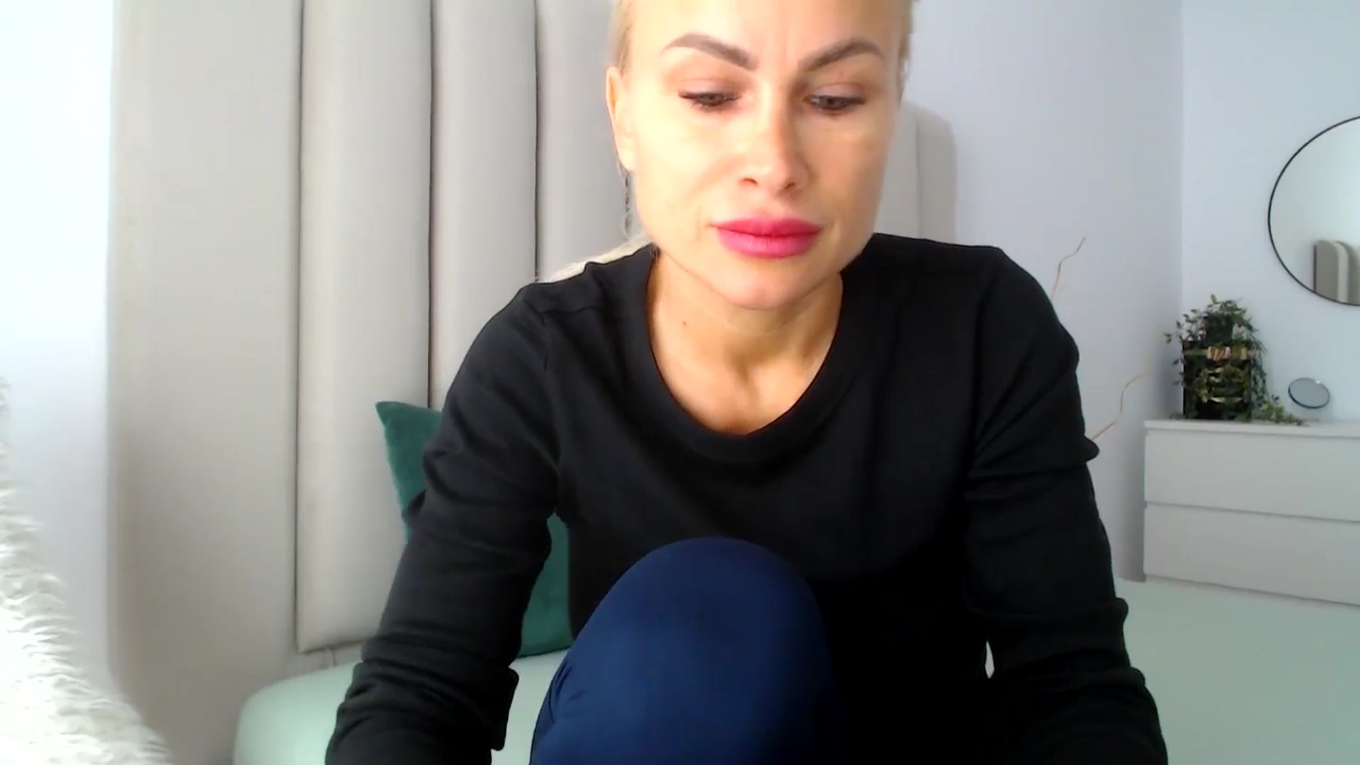Gallery image thumbnail from Hrystina_'s myfreecams stream on, 11/22/2024, 11:40 image 17 of 20
