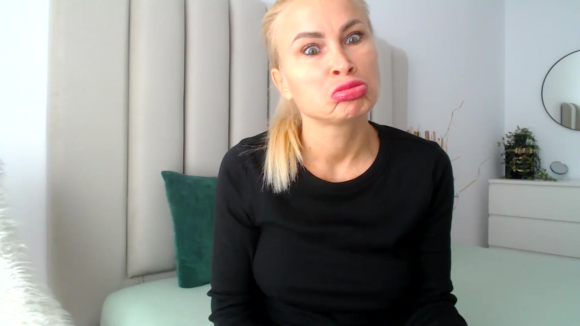 Gallery image thumbnail from Hrystina_'s myfreecams stream on, 11/22/2024, 14:36 image 2 of 20