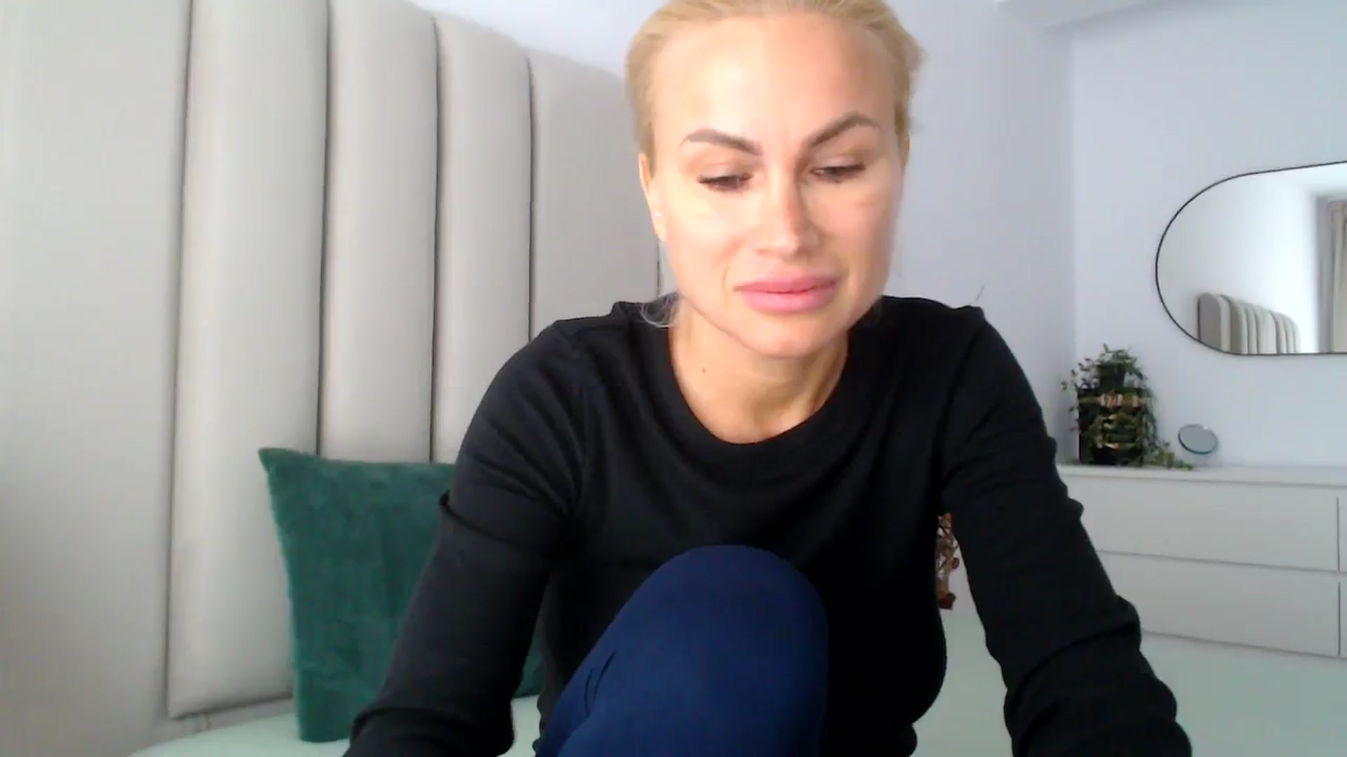 Gallery image thumbnail from Hrystina_'s myfreecams stream on, 11/22/2024, 14:36 image 9 of 20