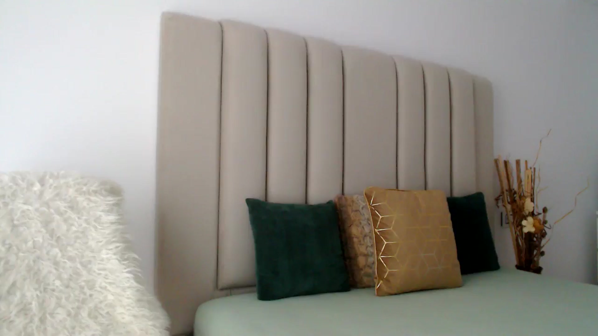 Gallery image thumbnail from Hrystina_'s myfreecams stream on, 11/22/2024, 14:36 image 14 of 20