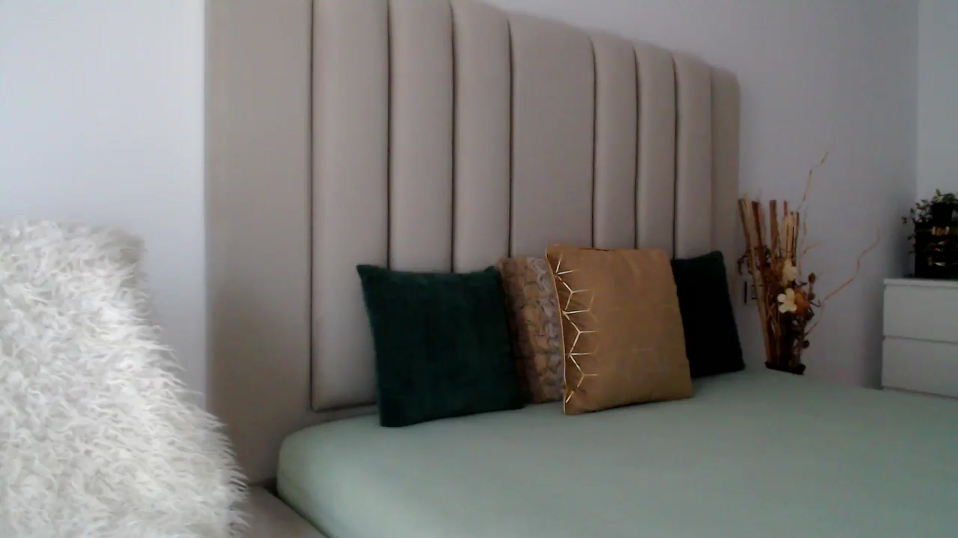 Gallery image thumbnail from Hrystina_'s myfreecams stream on, 11/23/2024, 16:19 image 8 of 20