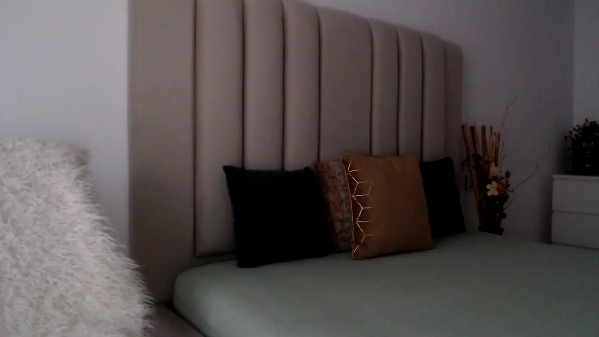 Gallery image thumbnail from Hrystina_'s myfreecams stream on, 11/23/2024, 16:19 image 9 of 20