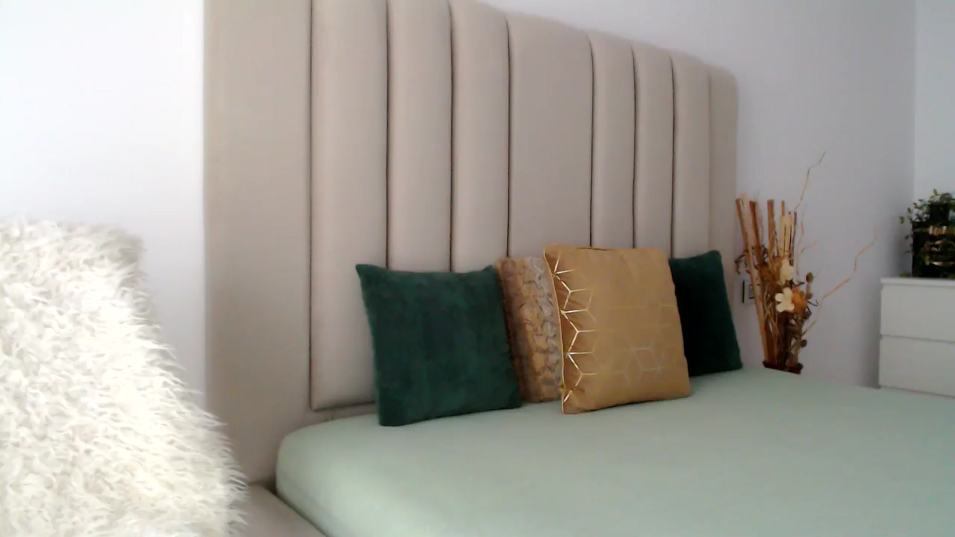 Gallery image thumbnail from Hrystina_'s myfreecams stream on, 11/23/2024, 16:19 image 7 of 20