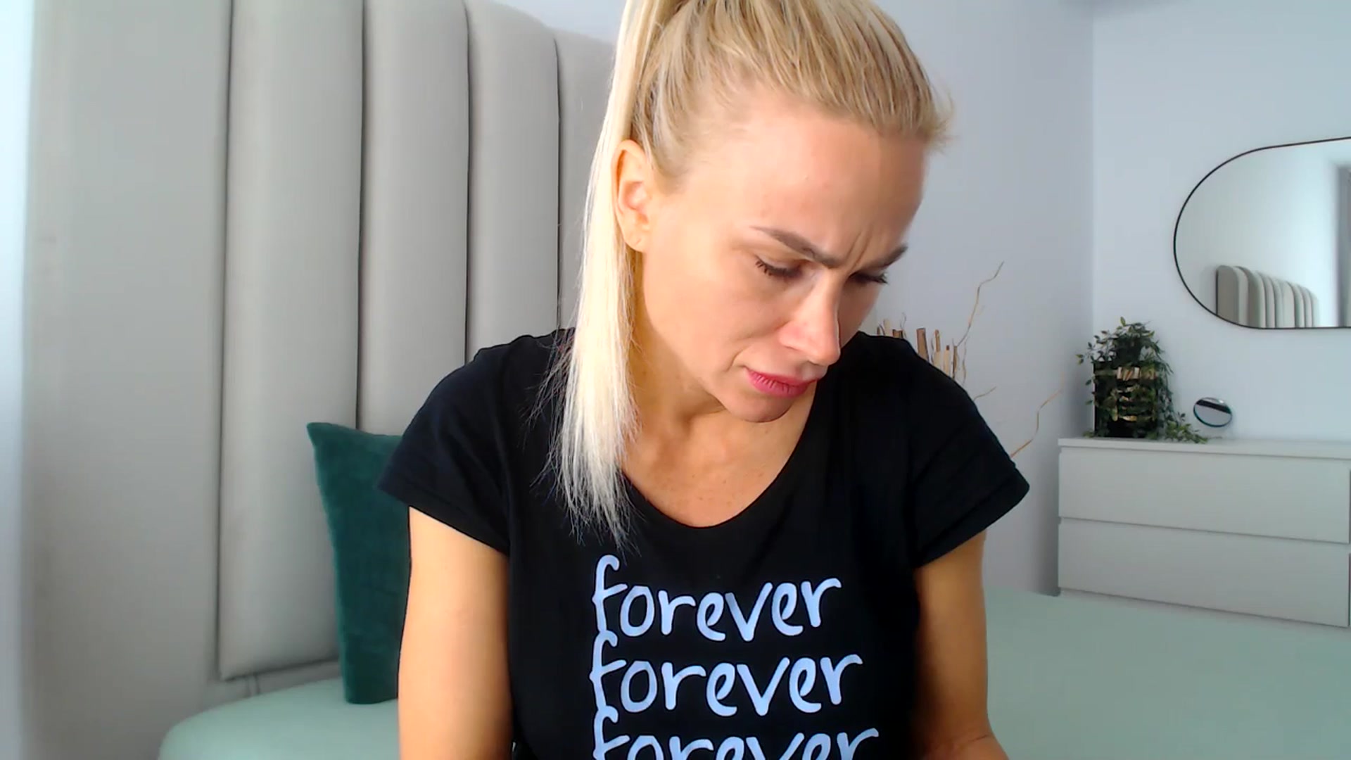 Gallery image thumbnail from Hrystina_'s myfreecams stream on, 11/25/2024, 16:41 image 4 of 20