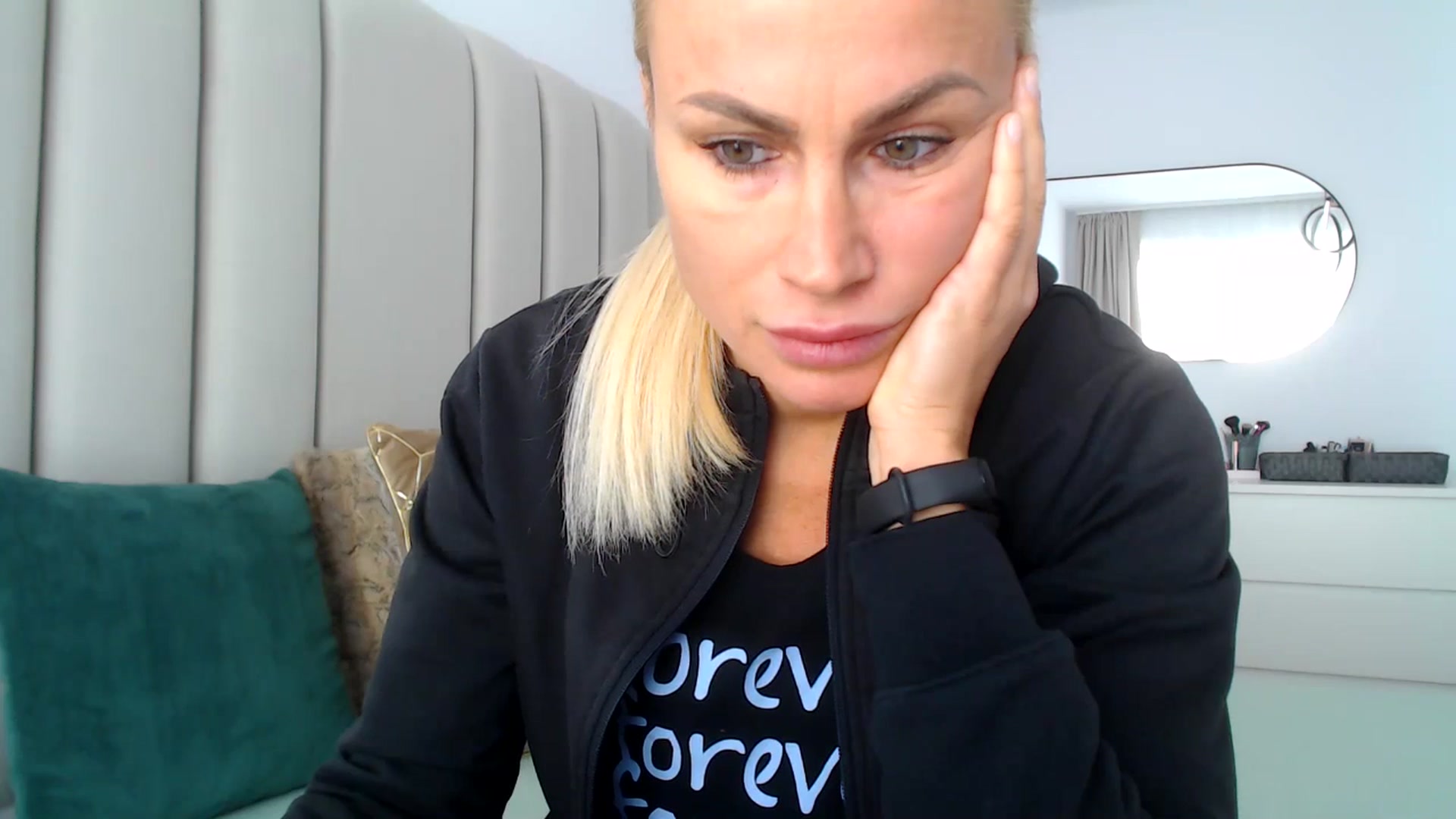 Gallery image thumbnail from Hrystina_'s myfreecams stream on, 11/26/2024, 16:13 image 4 of 20