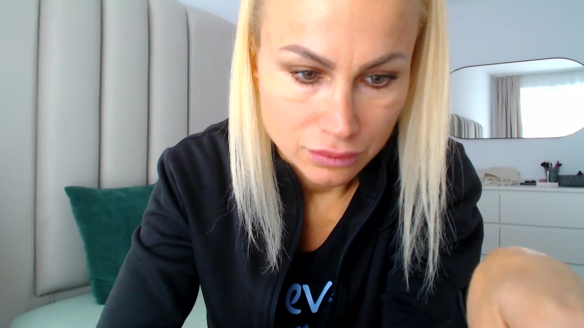 Gallery image thumbnail from Hrystina_'s myfreecams stream on, 11/28/2024, 16:10 image 4 of 20
