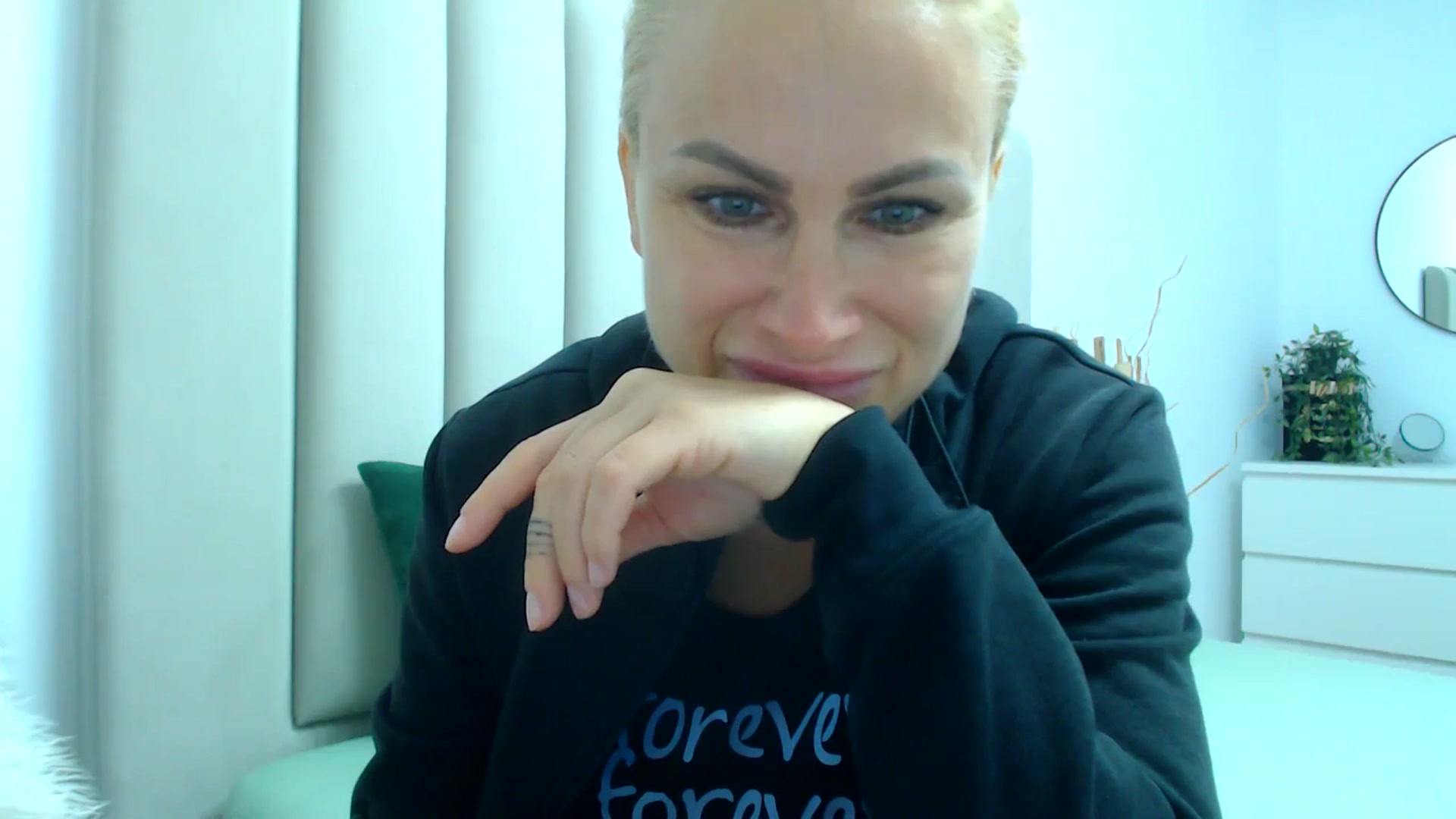 Gallery image thumbnail from Hrystina_'s myfreecams stream on, 11/28/2024, 16:10 image 17 of 20