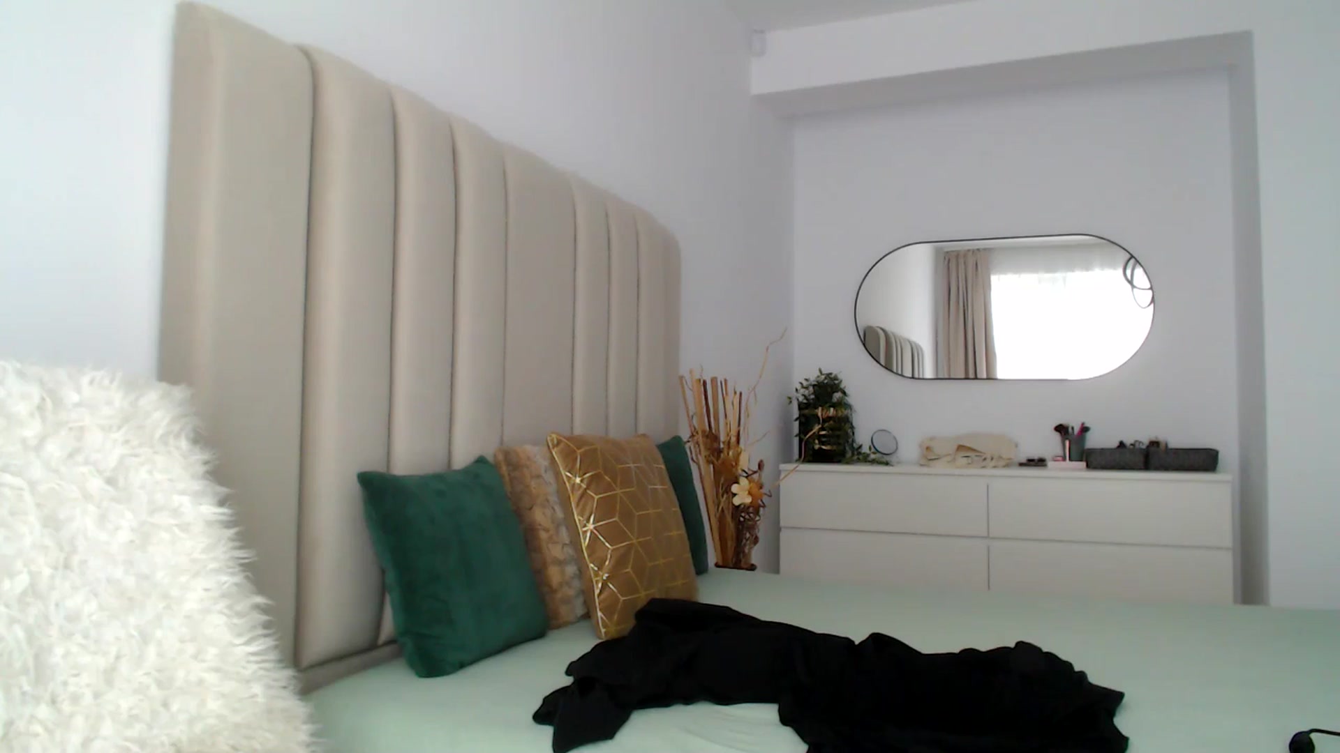 Gallery image thumbnail from Hrystina_'s myfreecams stream on, 11/28/2024, 16:10 image 5 of 20