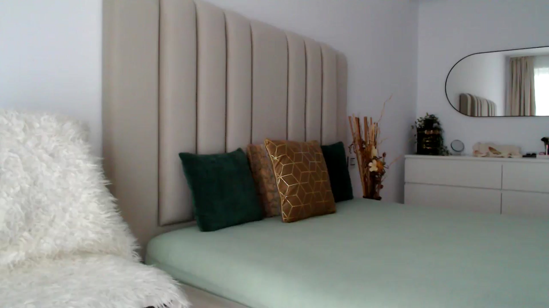 Gallery image thumbnail from Hrystina_'s myfreecams stream on, 11/28/2024, 16:10 image 11 of 20