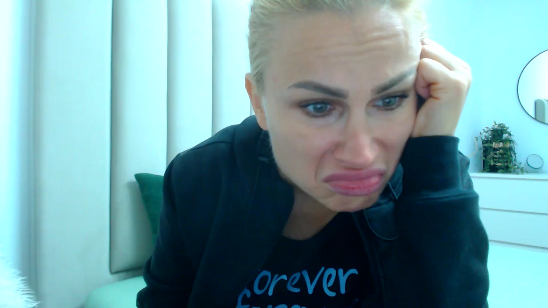 Gallery image thumbnail from Hrystina_'s myfreecams stream on, 11/28/2024, 16:10 image 18 of 20