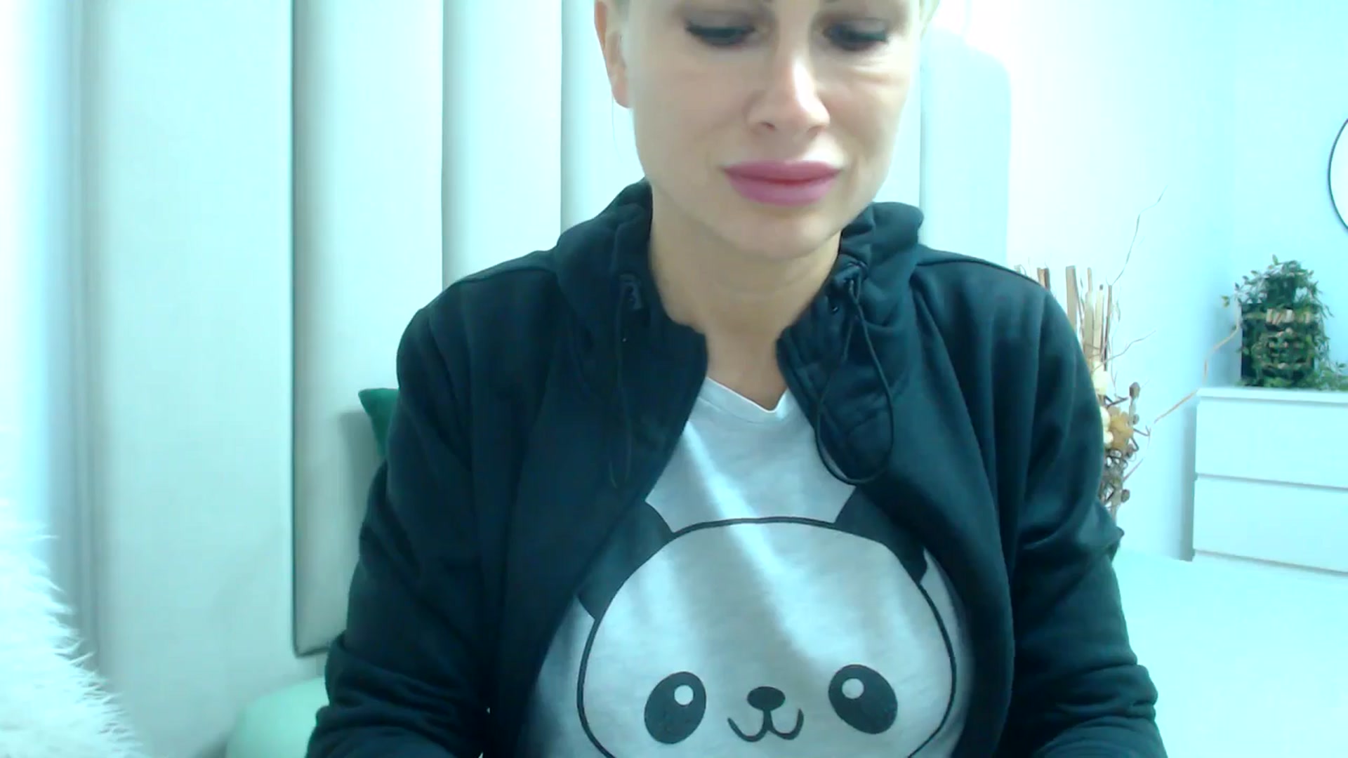 Gallery image thumbnail from Hrystina_'s myfreecams stream on, 11/29/2024, 15:04 image 18 of 20