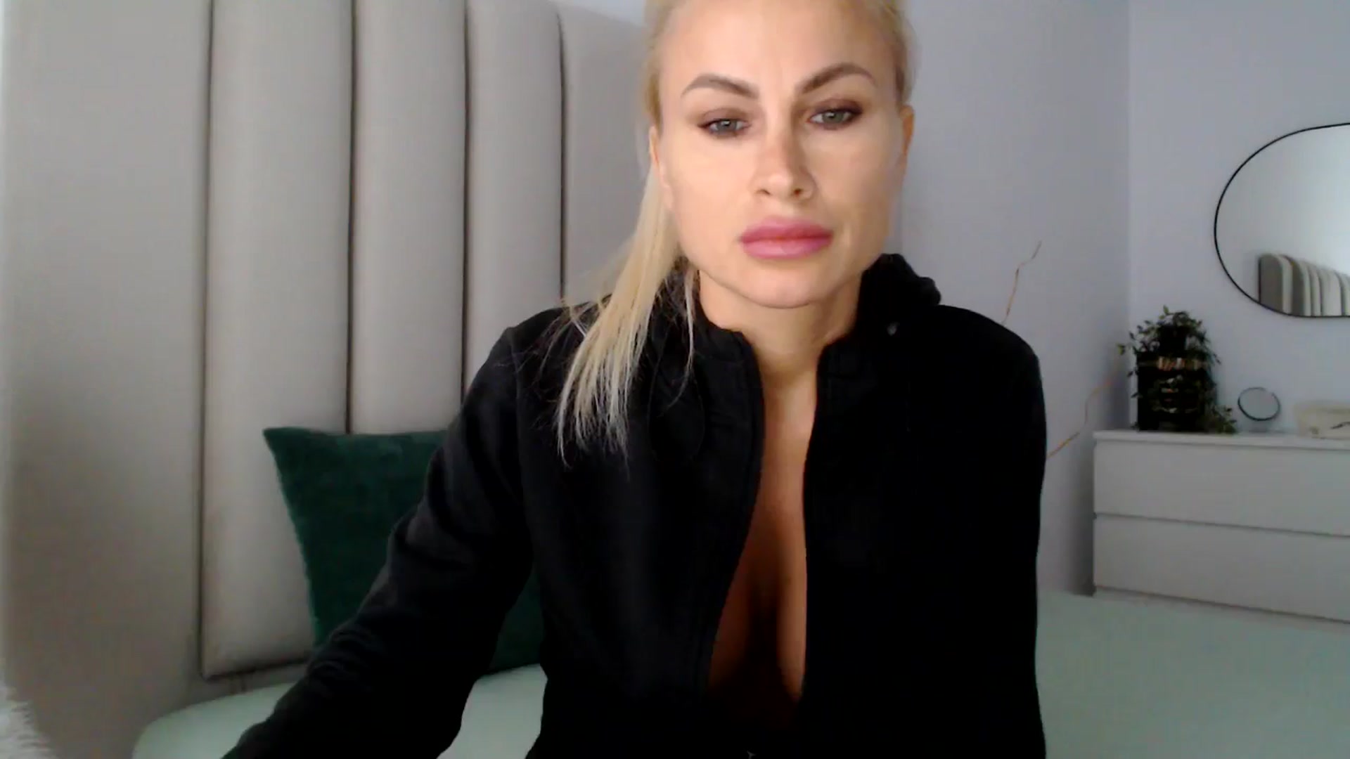 Gallery image thumbnail from Hrystina_'s myfreecams stream on, 11/29/2024, 15:04 image 5 of 20