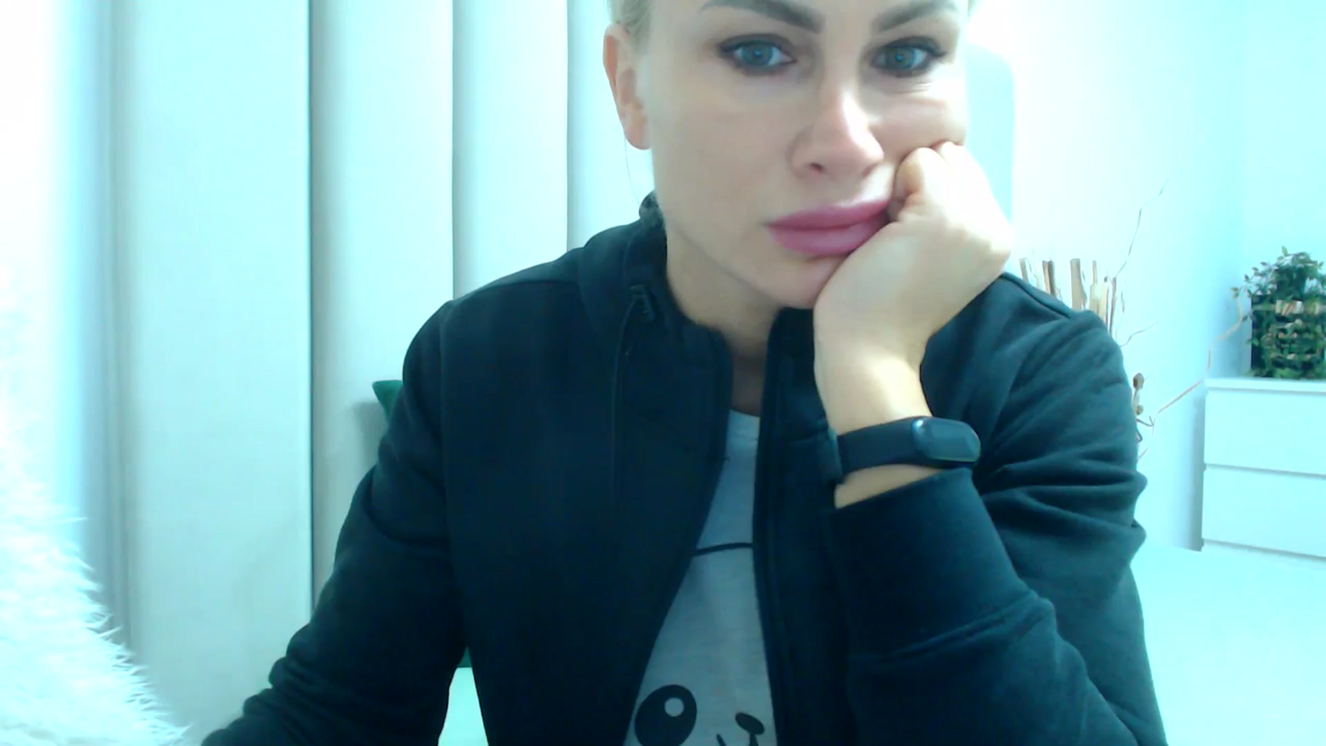 Gallery image thumbnail from Hrystina_'s myfreecams stream on, 11/29/2024, 15:04 image 17 of 20