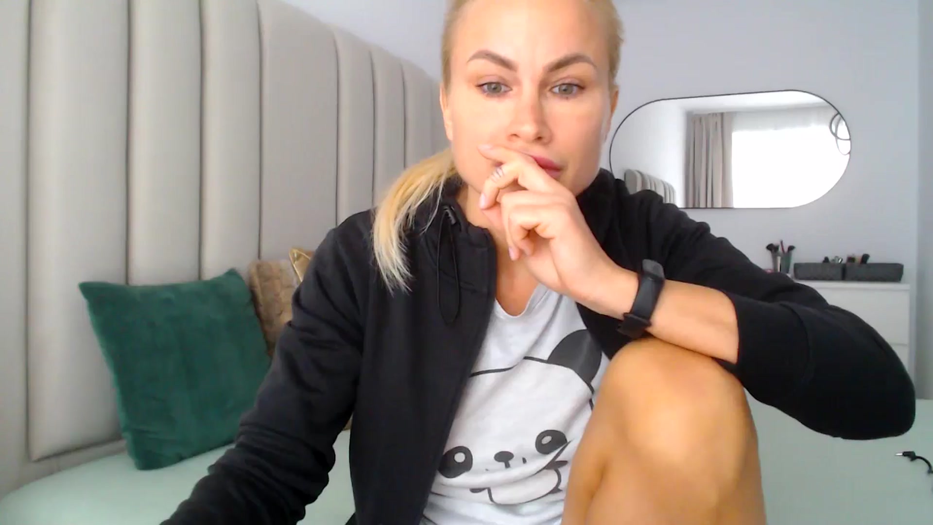 Gallery image thumbnail from Hrystina_'s myfreecams stream on, 11/30/2024, 15:17 image 6 of 20