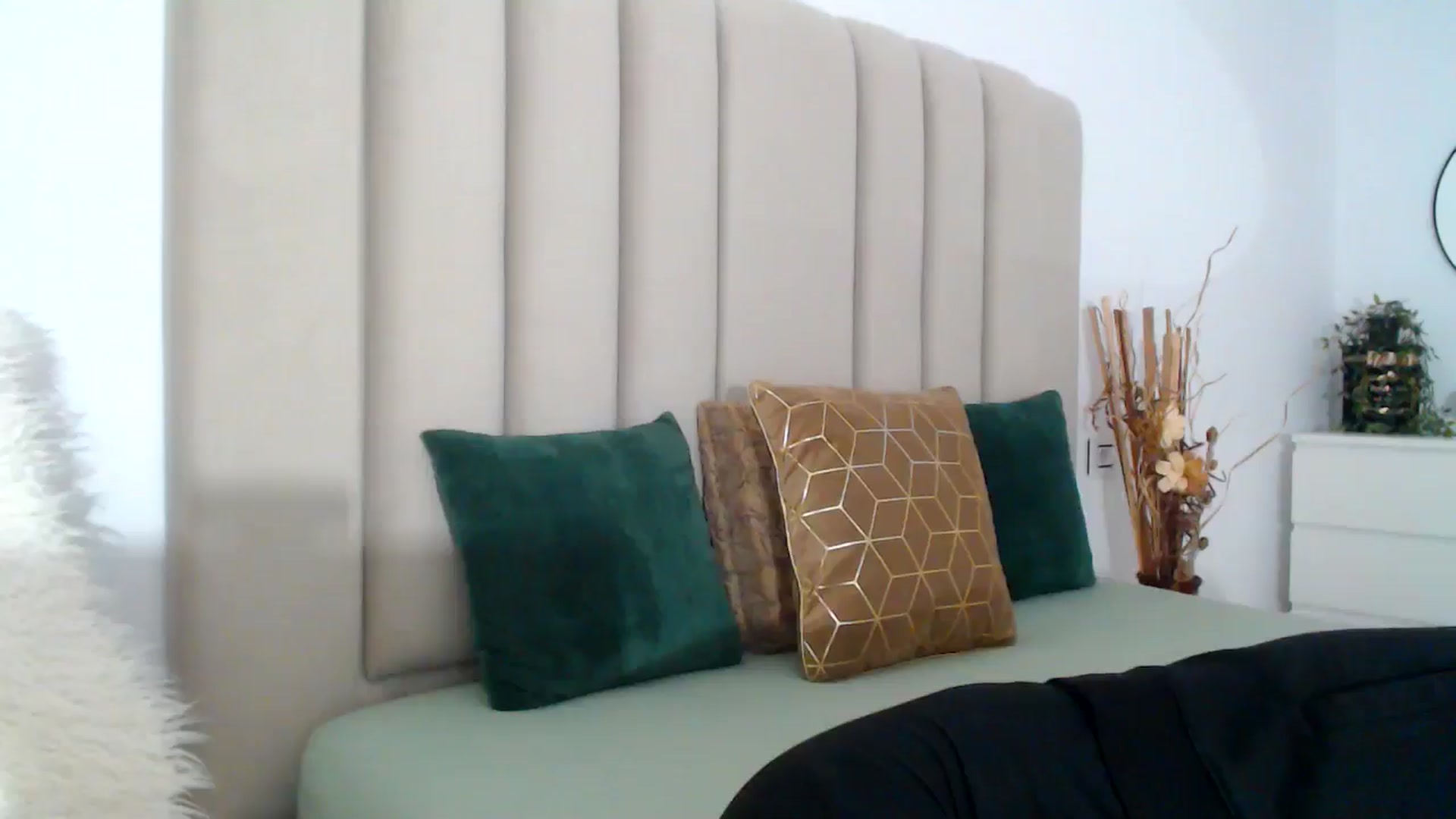 Gallery image thumbnail from Hrystina_'s myfreecams stream on, 11/30/2024, 15:17 image 16 of 20