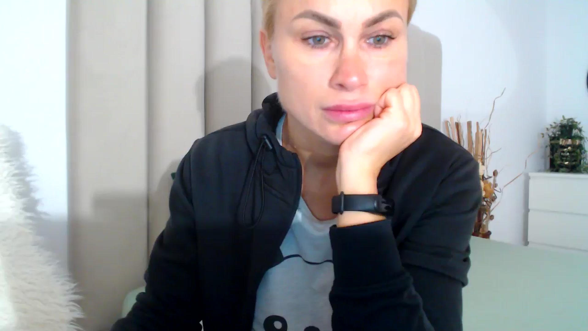 Gallery image thumbnail from Hrystina_'s myfreecams stream on, 11/30/2024, 15:17 image 15 of 20