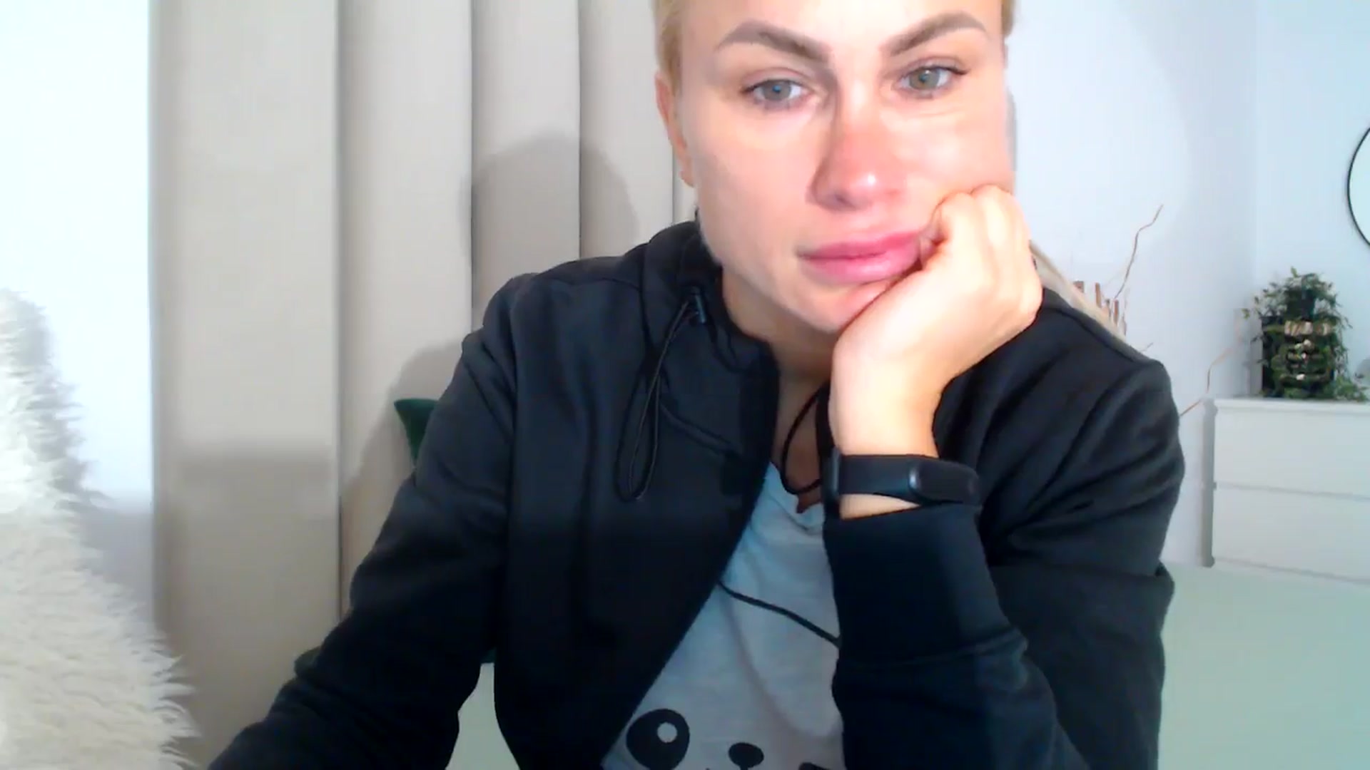 Gallery image thumbnail from Hrystina_'s myfreecams stream on, 11/30/2024, 15:17 image 17 of 20