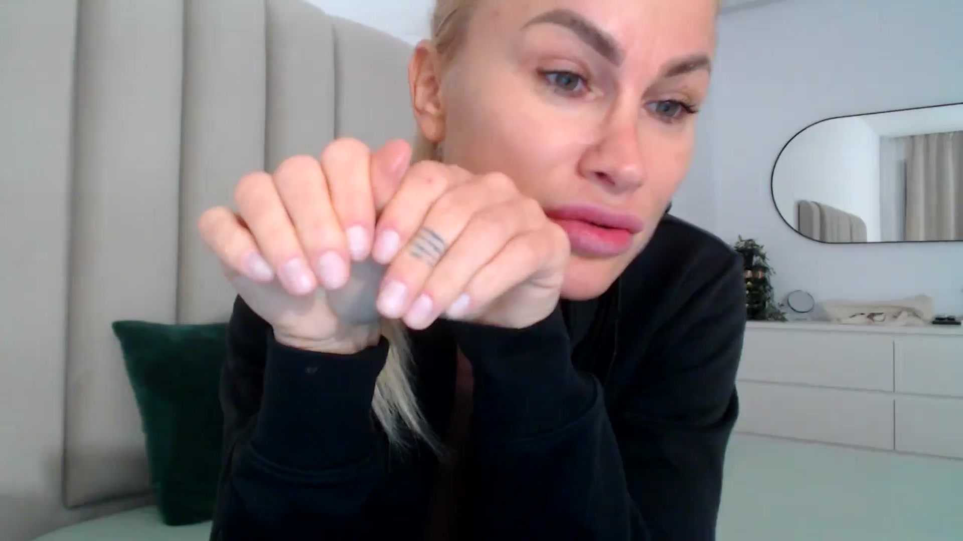 Gallery image thumbnail from Hrystina_'s myfreecams stream on, 11/30/2024, 15:58 image 14 of 20