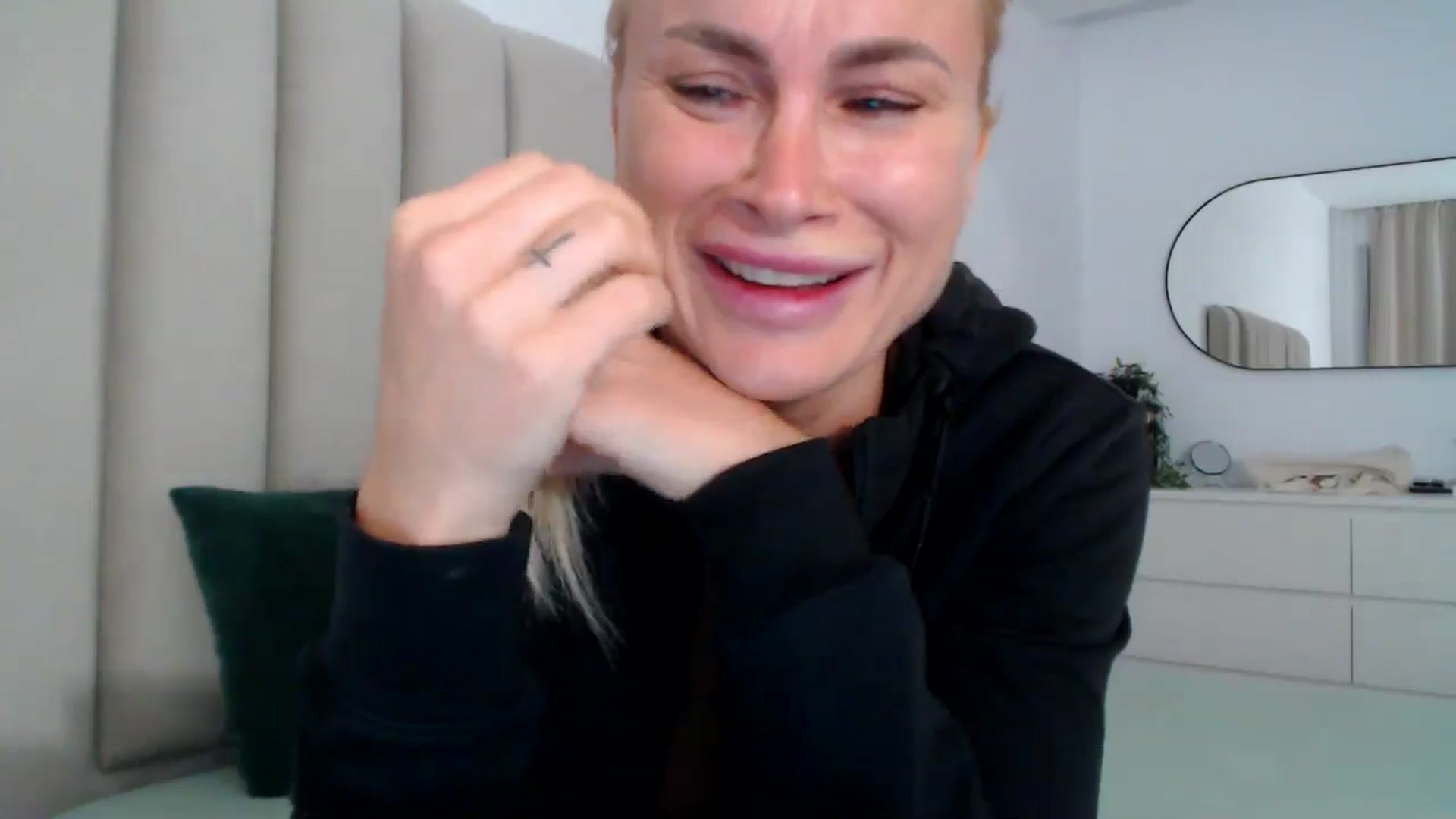 Gallery image thumbnail from Hrystina_'s myfreecams stream on, 11/30/2024, 15:58 image 13 of 20
