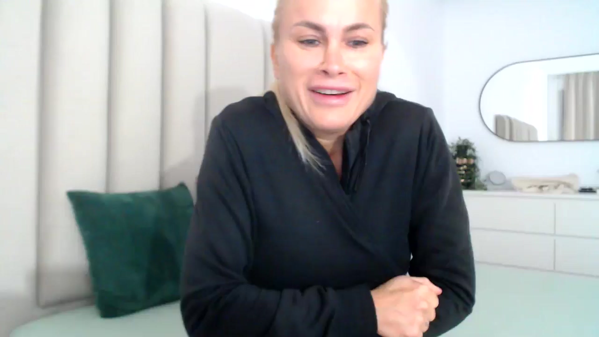 Gallery image thumbnail from Hrystina_'s myfreecams stream on, 11/30/2024, 15:58 image 4 of 20