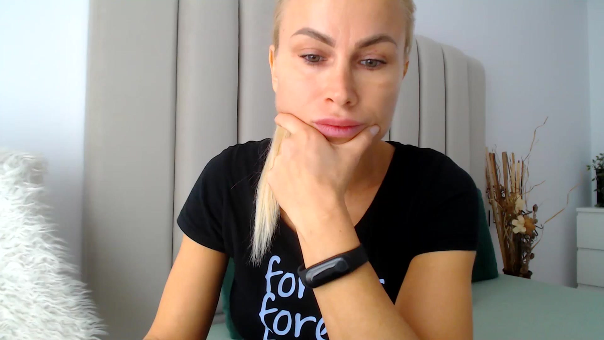 Gallery image thumbnail from Hrystina_'s myfreecams stream on, 12/02/2024, 16:02 image 3 of 20