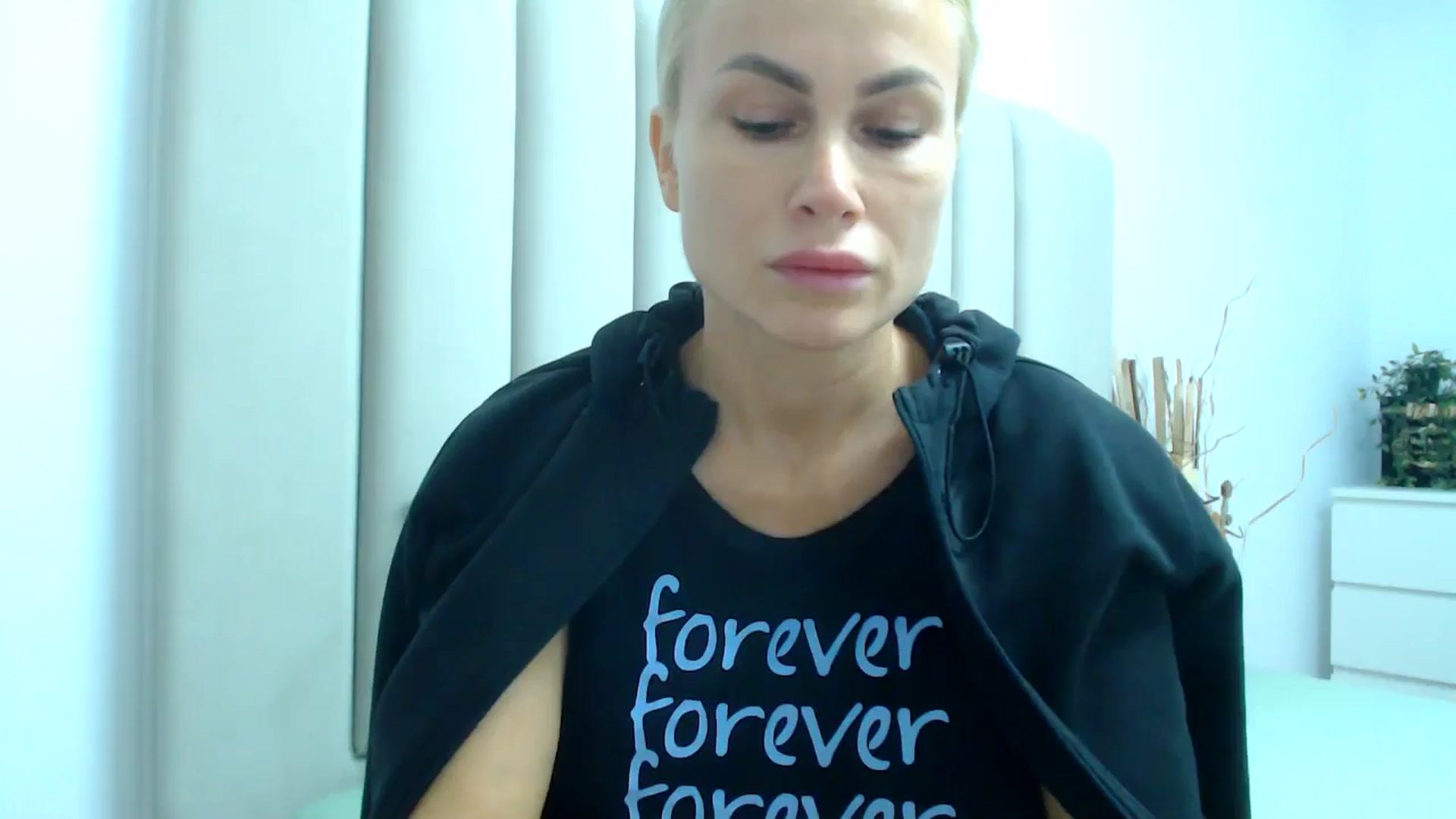 Gallery image thumbnail from Hrystina_'s myfreecams stream on, 12/02/2024, 16:02 image 16 of 20