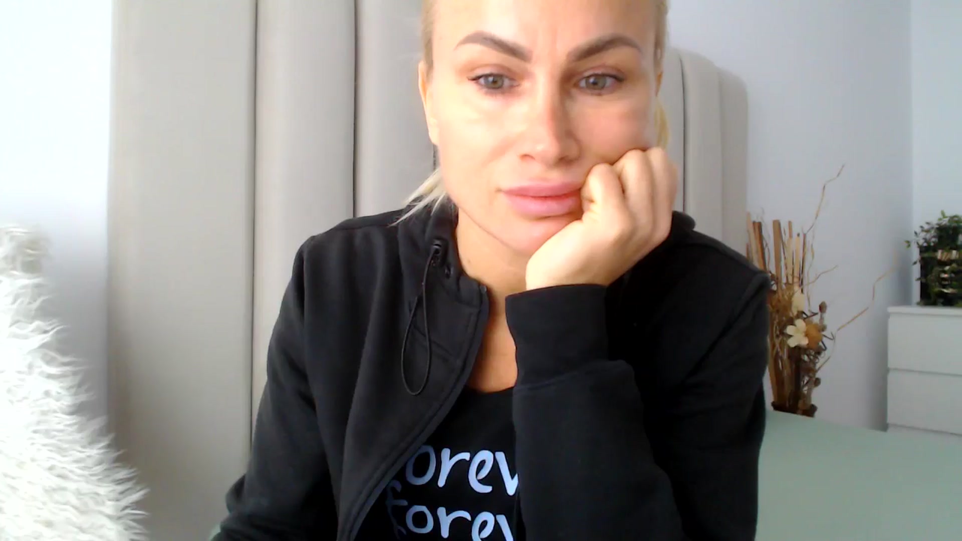 Gallery image thumbnail from Hrystina_'s myfreecams stream on, 12/02/2024, 16:02 image 6 of 20