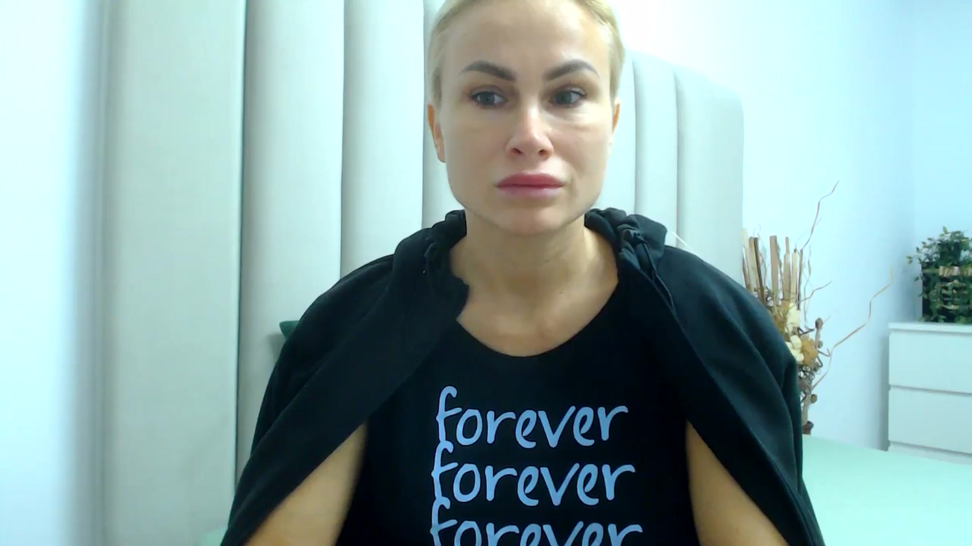 Gallery image thumbnail from Hrystina_'s myfreecams stream on, 12/02/2024, 16:02 image 17 of 20