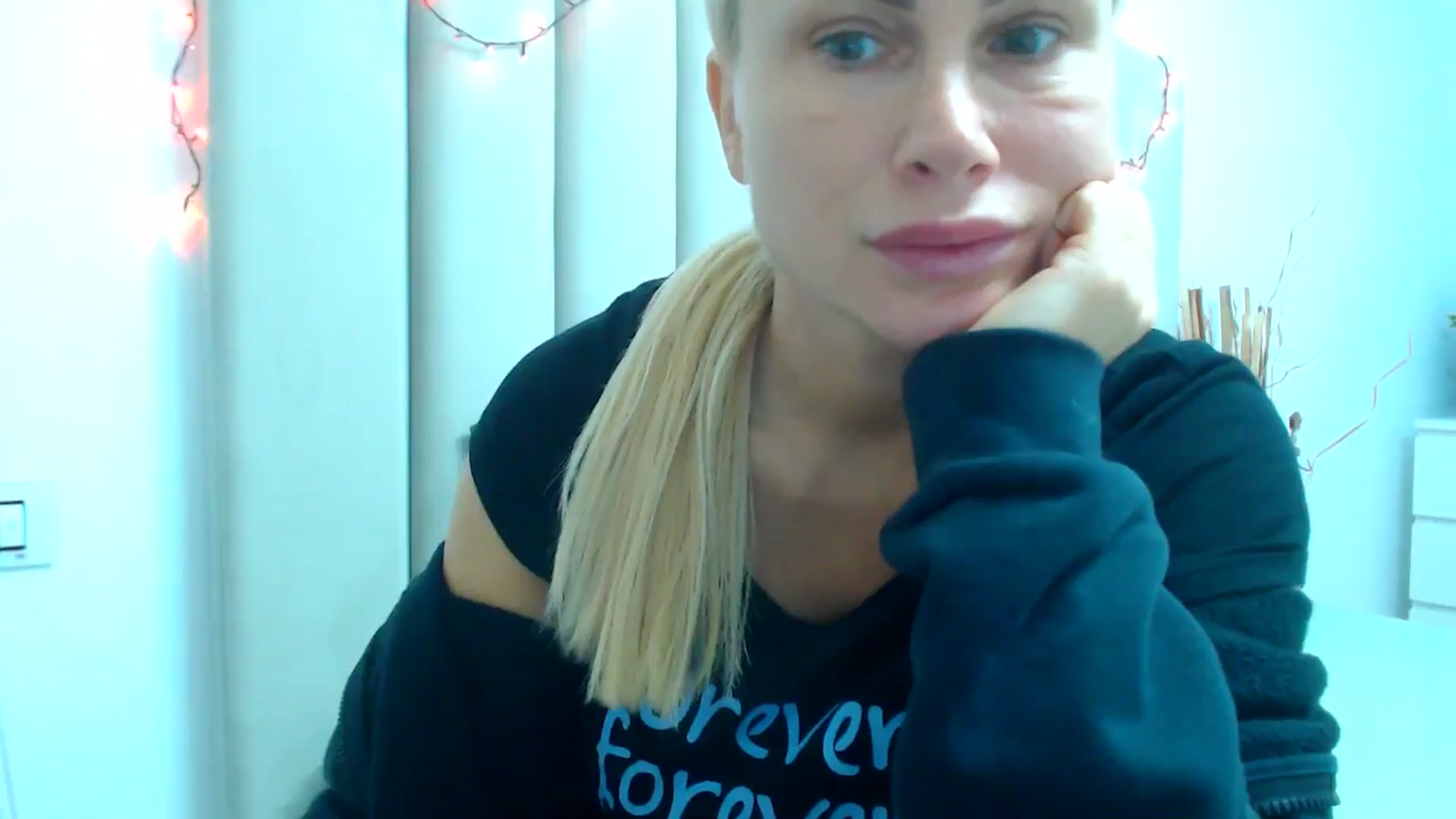 Gallery image thumbnail from Hrystina_'s myfreecams stream on, 12/03/2024, 16:08 image 15 of 20