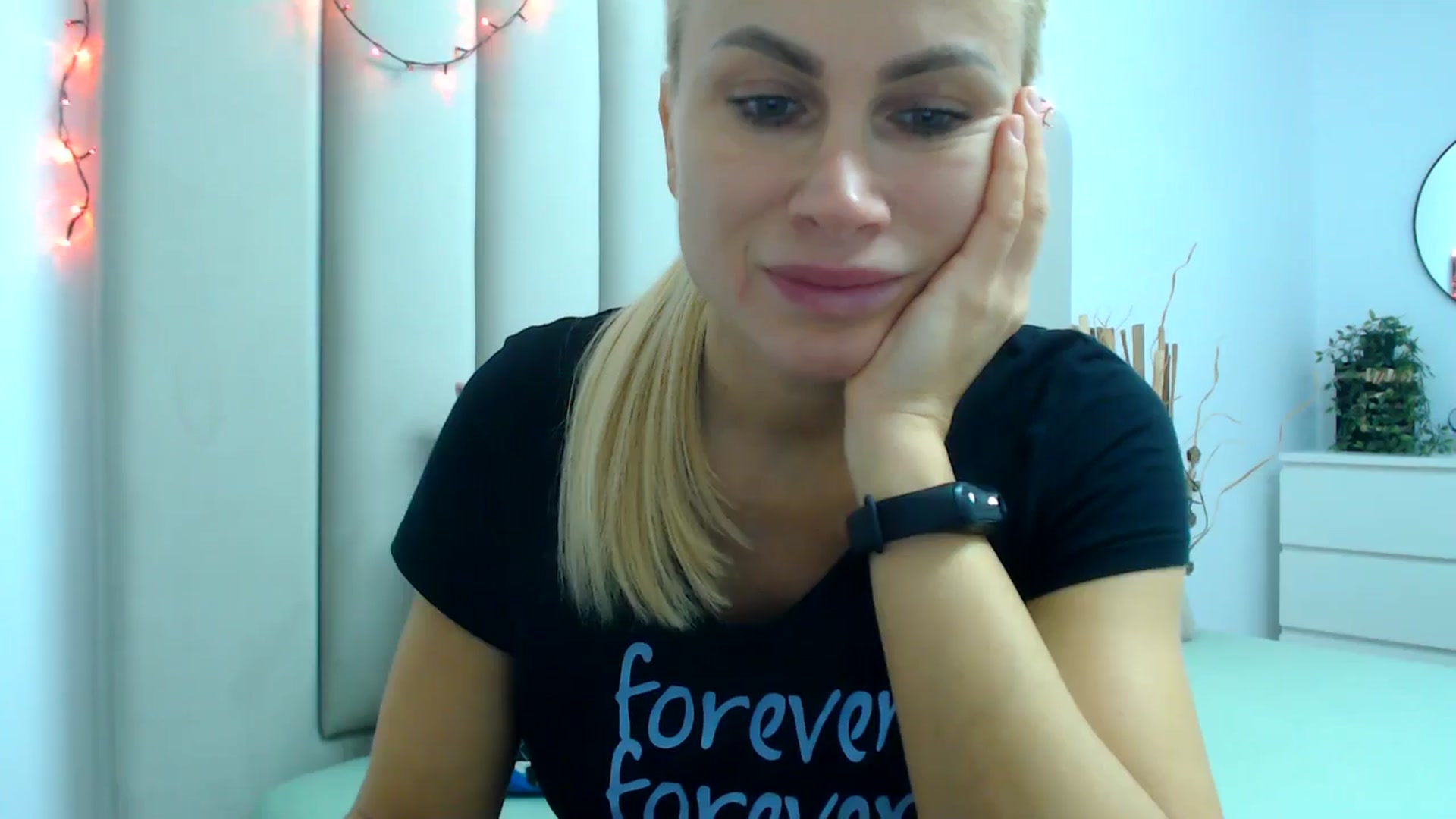 Gallery image thumbnail from Hrystina_'s myfreecams stream on, 12/06/2024, 15:56 image 17 of 20