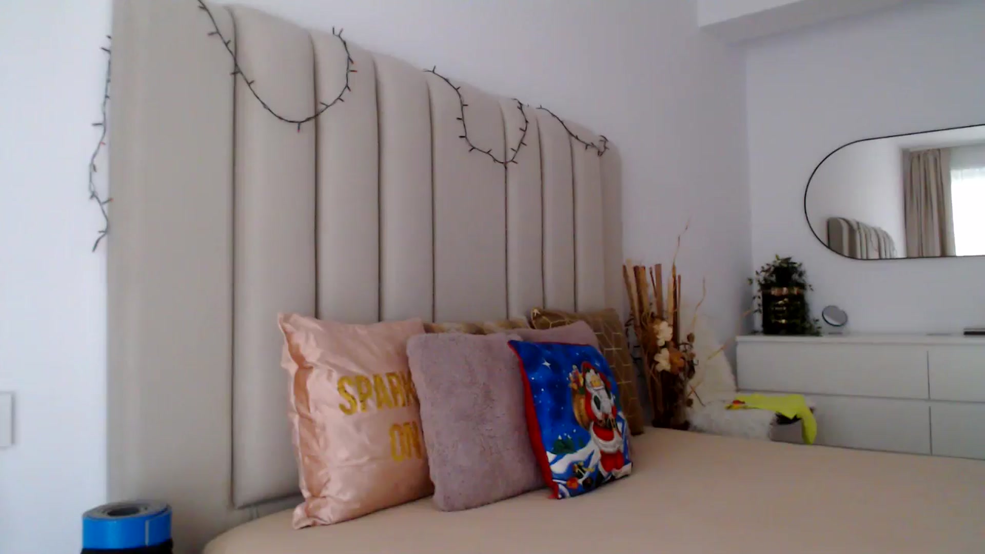 Gallery image thumbnail from Hrystina_'s myfreecams stream on, 12/16/2024, 16:11 image 12 of 20