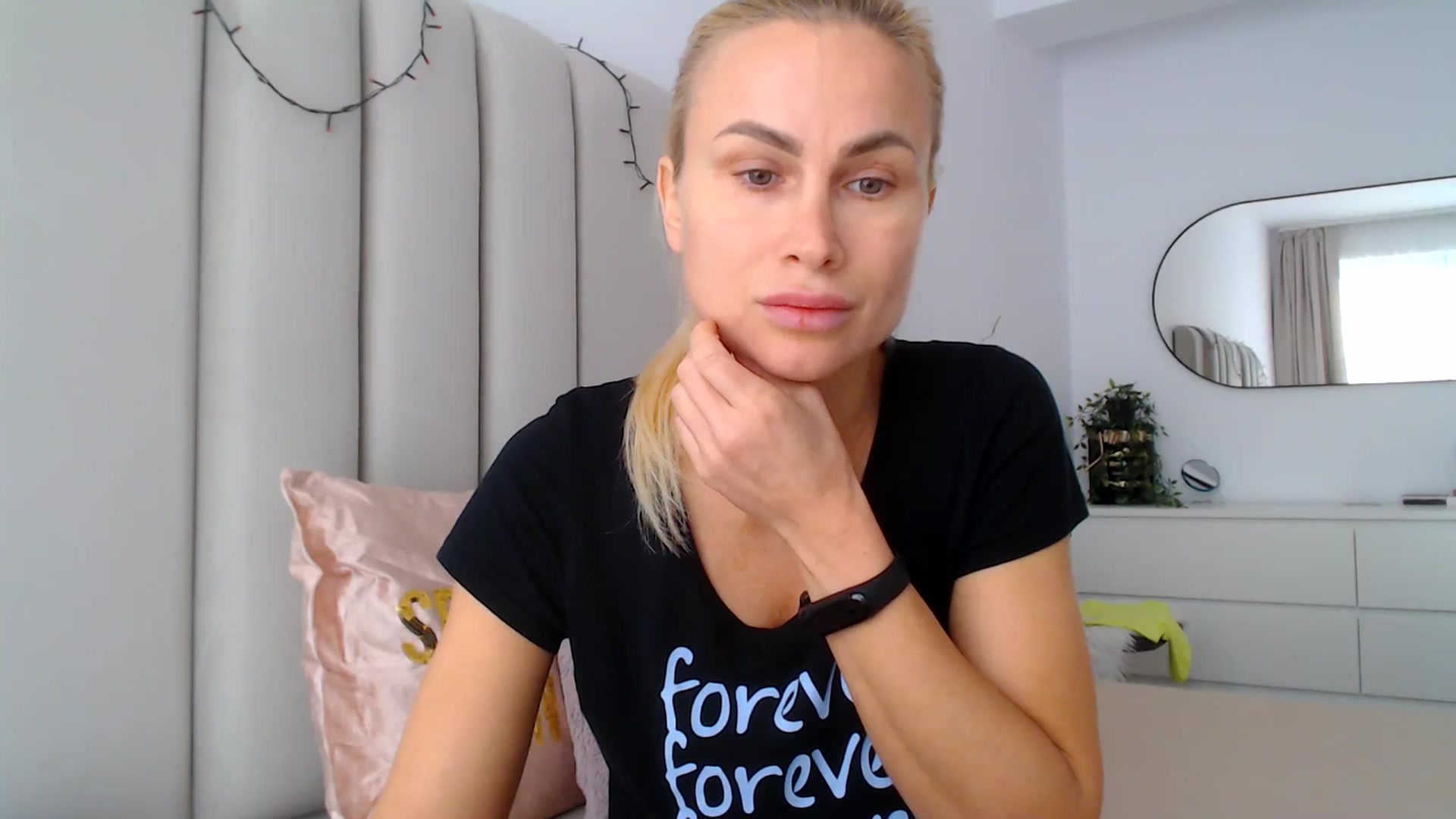 Gallery image thumbnail from Hrystina_'s myfreecams stream on, 12/16/2024, 16:11 image 8 of 20