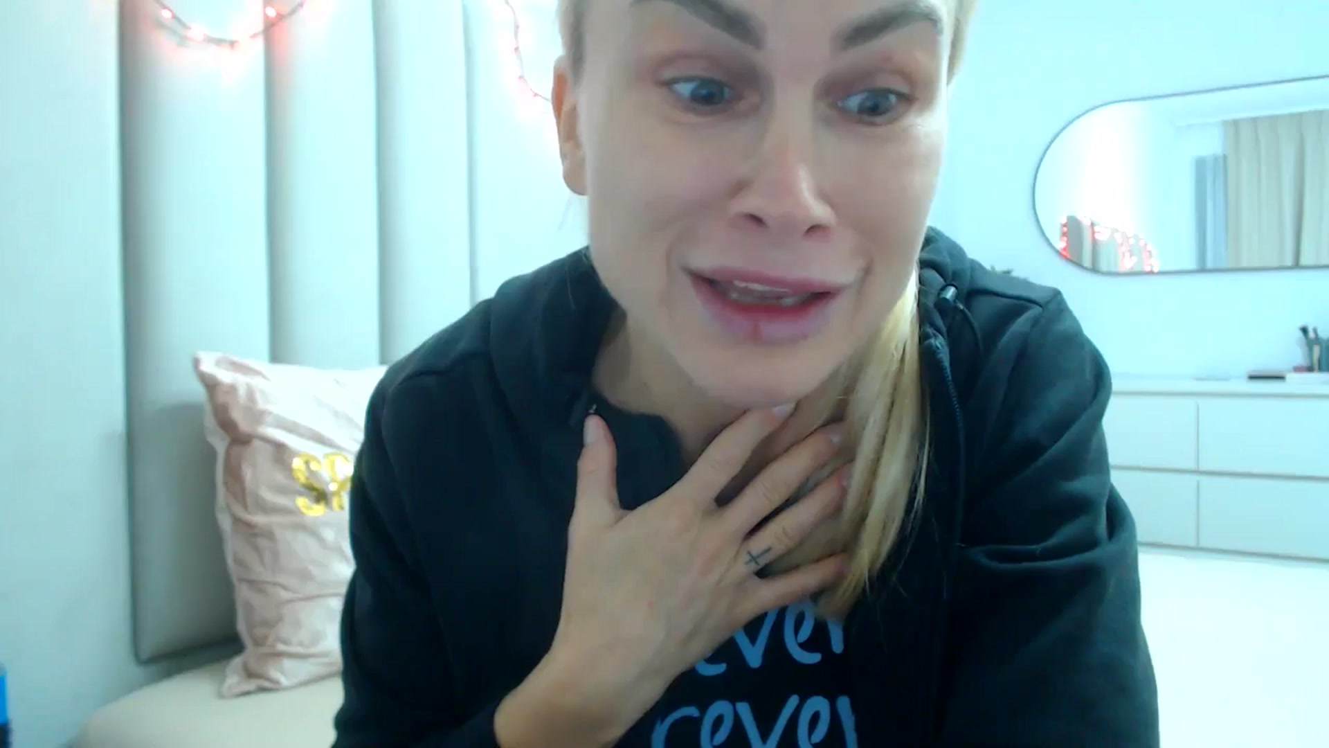 Gallery image thumbnail from Hrystina_'s myfreecams stream on, 12/16/2024, 16:11 image 14 of 20