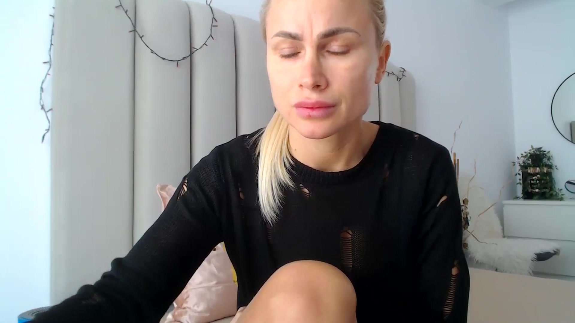 Gallery image thumbnail from Hrystina_'s myfreecams stream on, 12/16/2024, 16:11 image 2 of 20