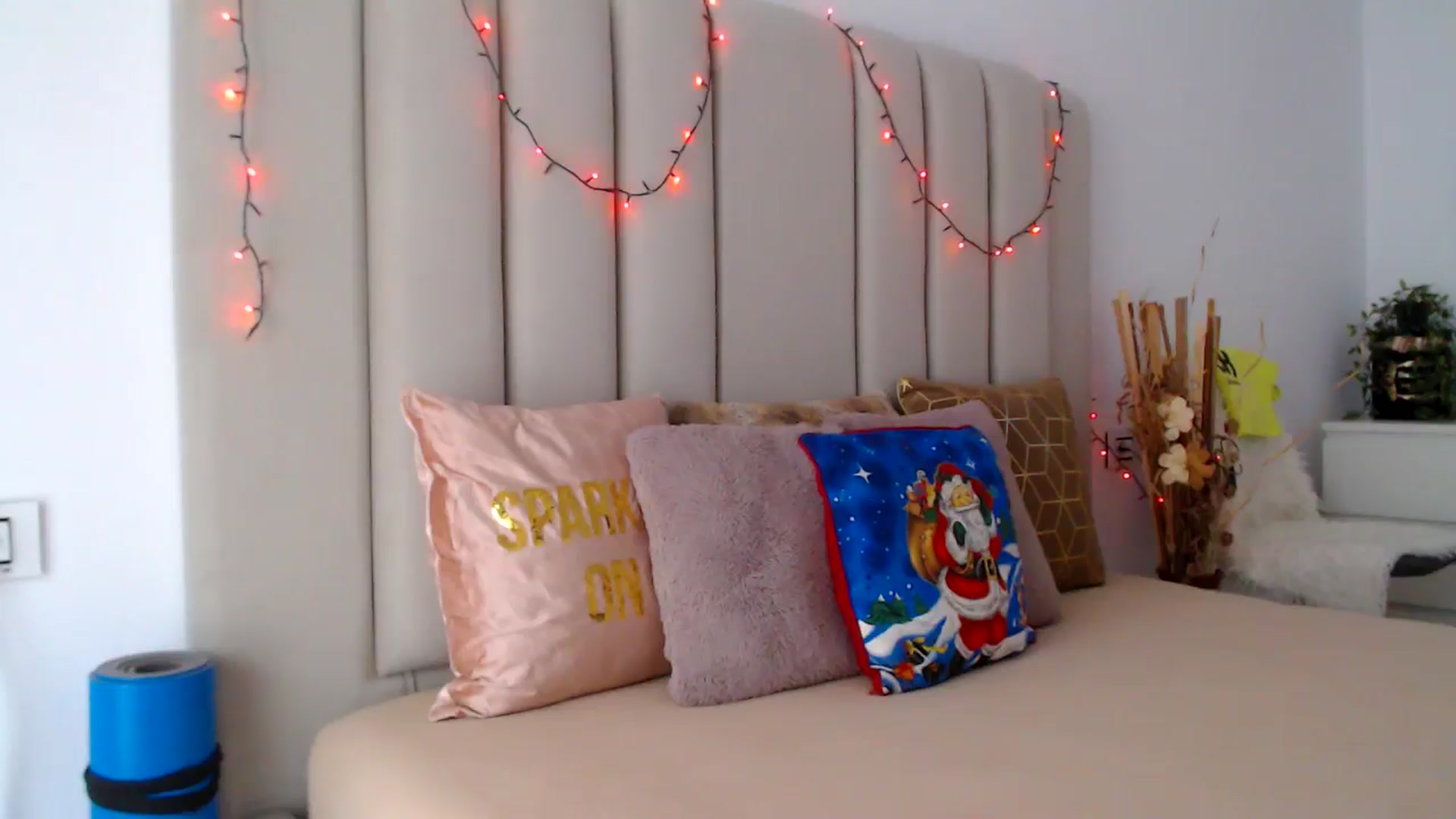 Gallery image thumbnail from Hrystina_'s myfreecams stream on, 12/24/2024, 15:13 image 3 of 20