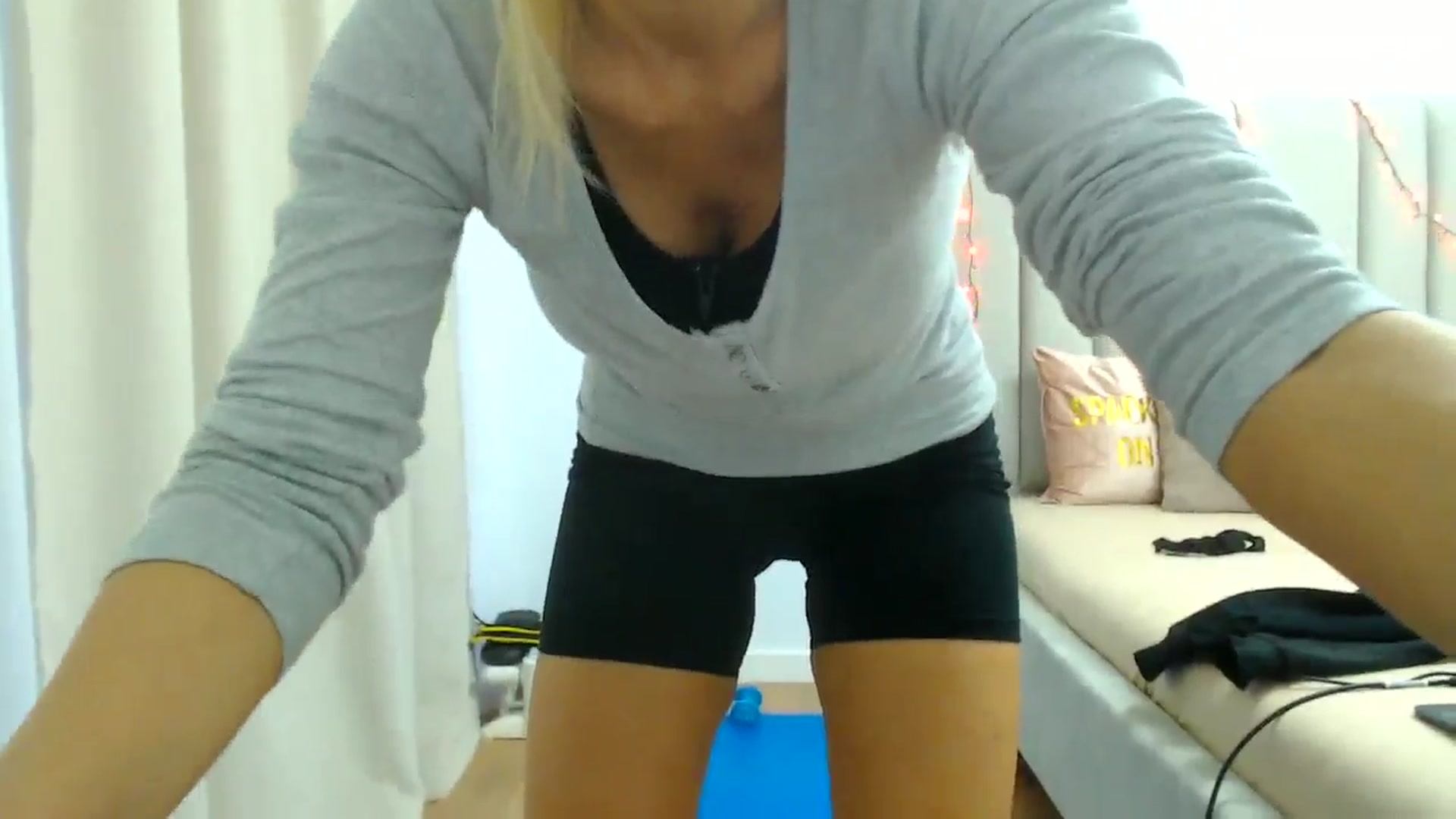 Gallery image thumbnail from Hrystina_'s myfreecams stream on, 12/24/2024, 15:13 image 10 of 20