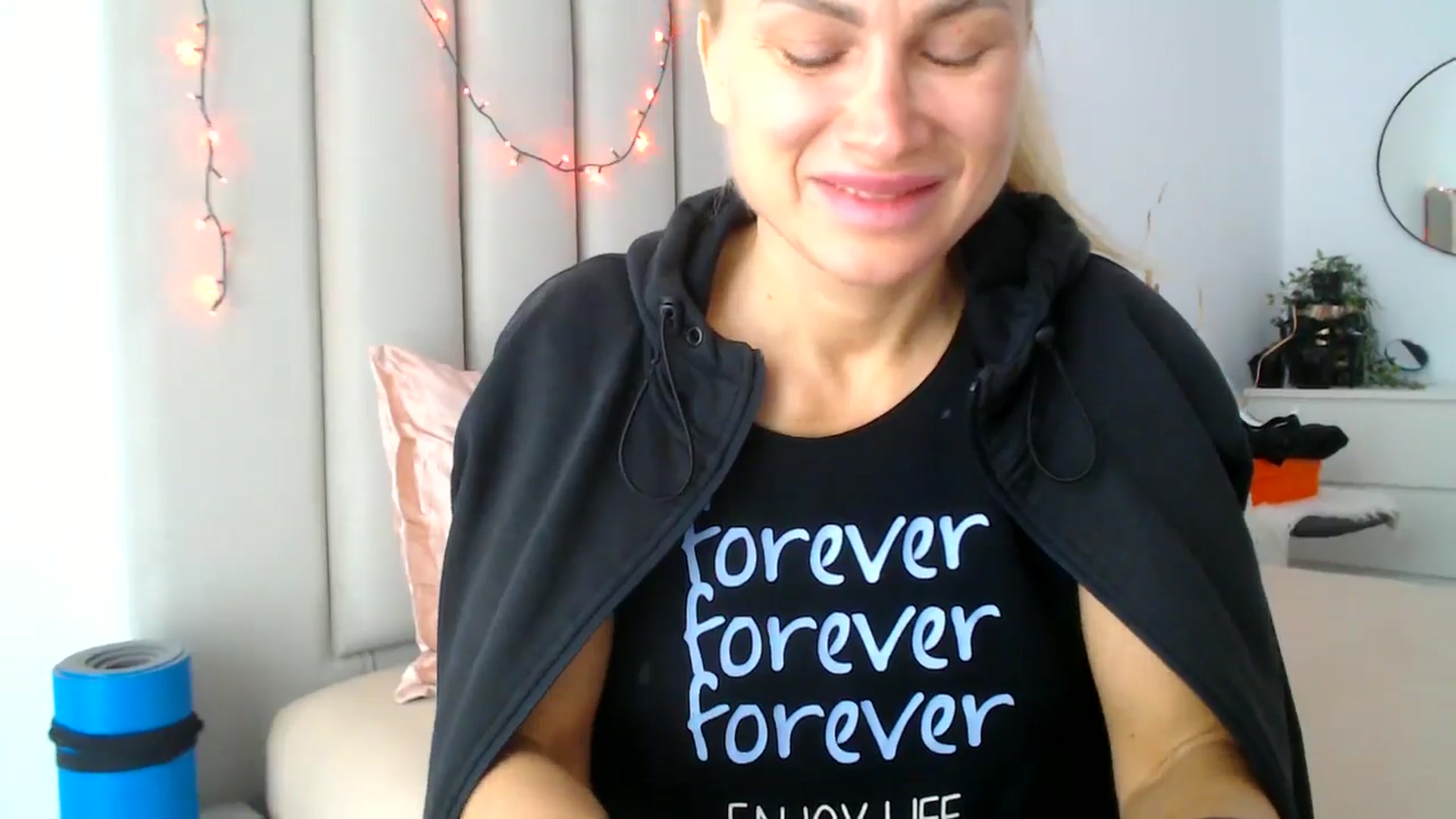 Gallery image thumbnail from Hrystina_'s myfreecams stream on, 12/31/2024, 14:04 image 7 of 20