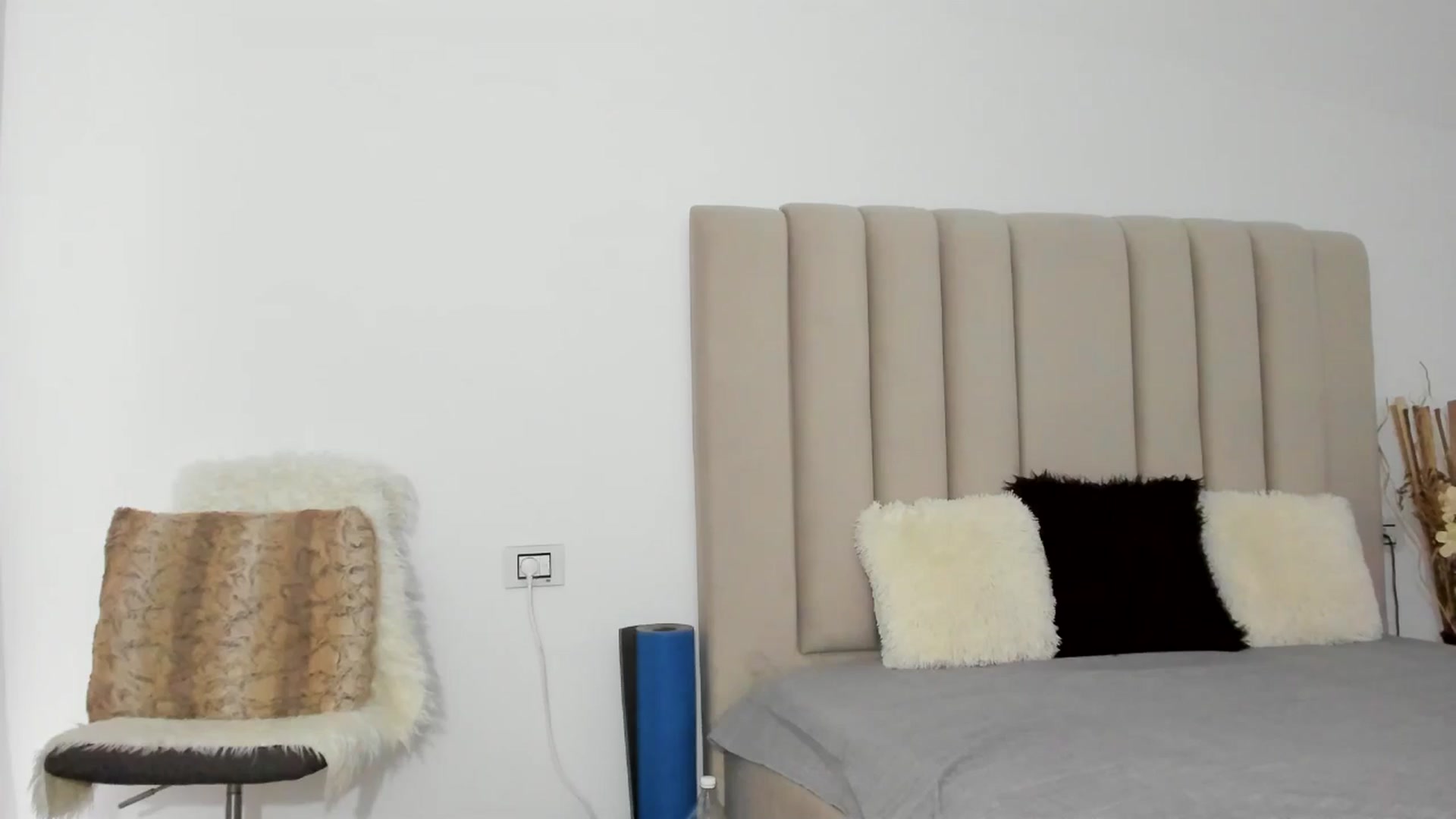 Gallery image thumbnail from Hrystina_'s myfreecams stream on, 04/07/2025, 17:48 image 15 of 20