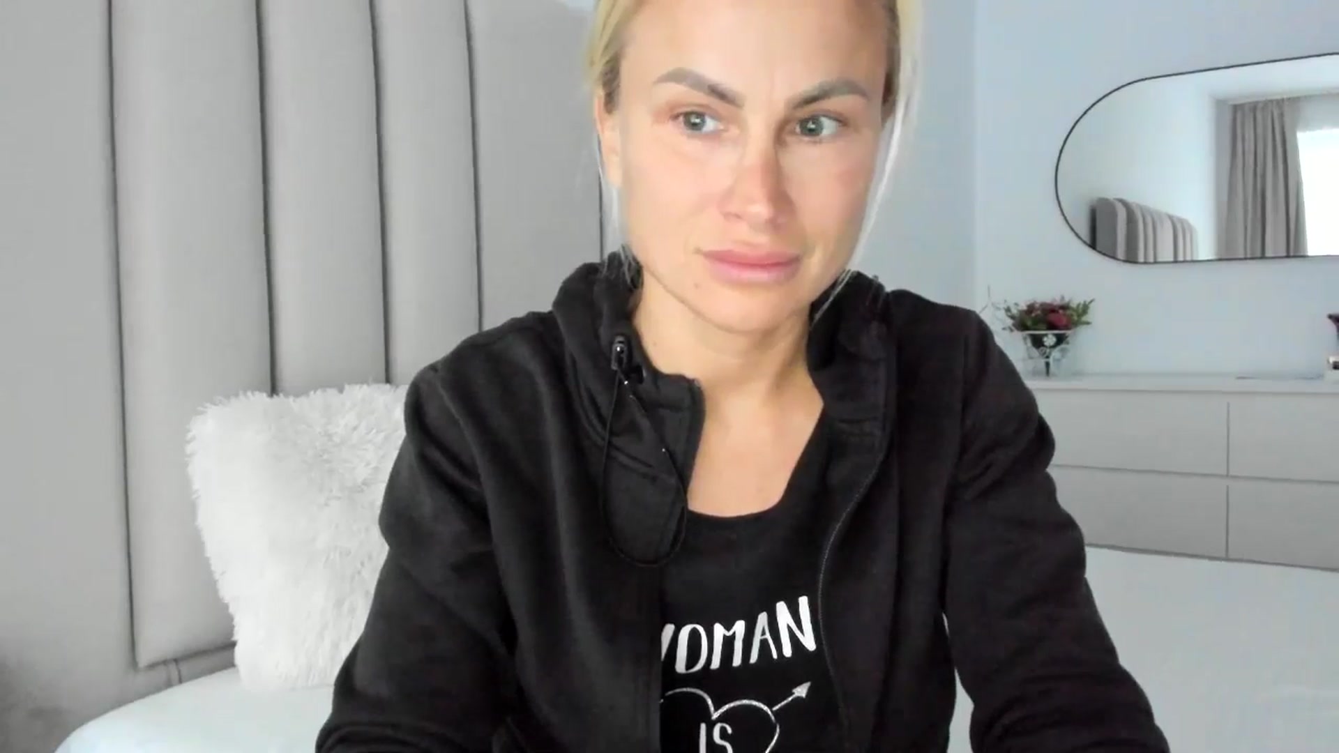 Gallery image thumbnail from Hrystina_'s myfreecams stream on, 04/12/2025, 16:47 image 19 of 20