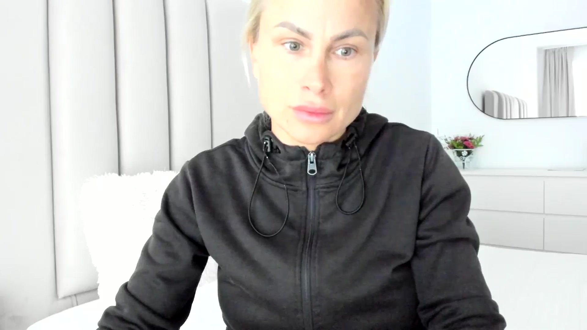 Gallery image thumbnail from Hrystina_'s myfreecams stream on, 04/12/2025, 16:47 image 15 of 20