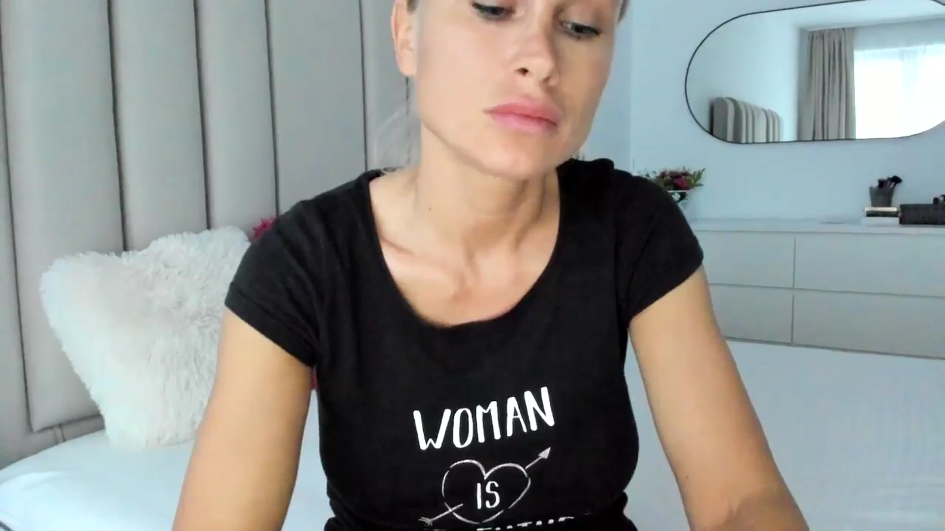 Gallery image thumbnail from Hrystina_'s myfreecams stream on, 04/17/2025, 17:14 image 17 of 20