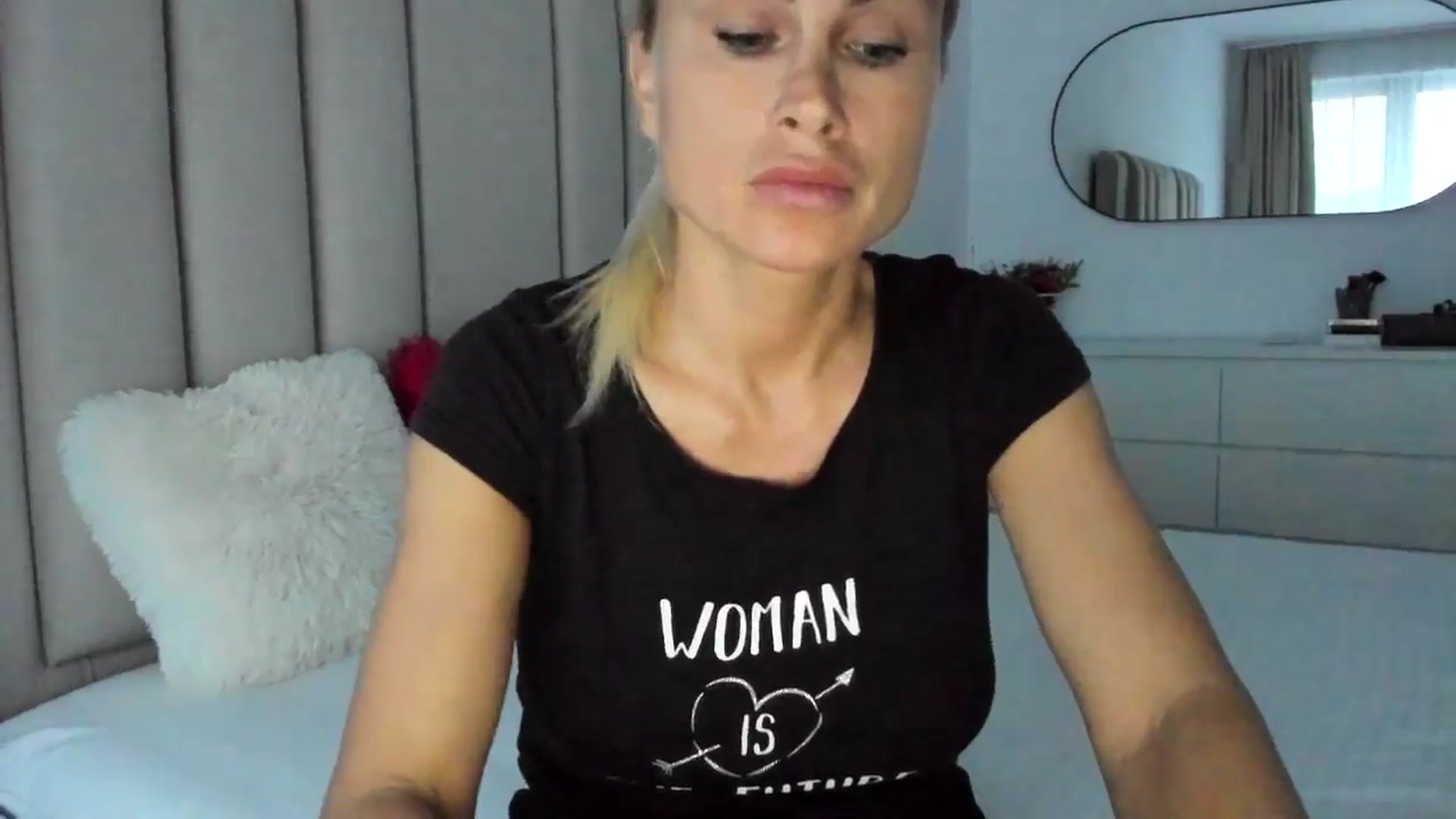 Gallery image thumbnail from Hrystina_'s myfreecams stream on, 04/17/2025, 17:14 image 19 of 20
