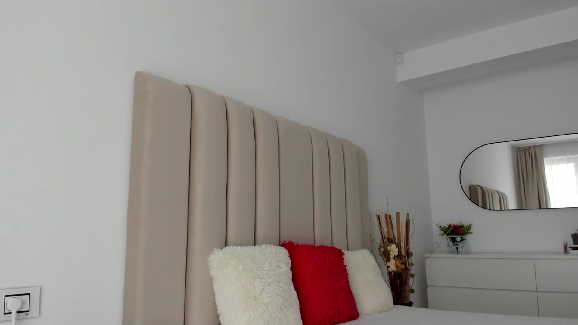 Gallery image thumbnail from Hrystina_'s myfreecams stream on, 04/26/2025, 18:47 image 7 of 20