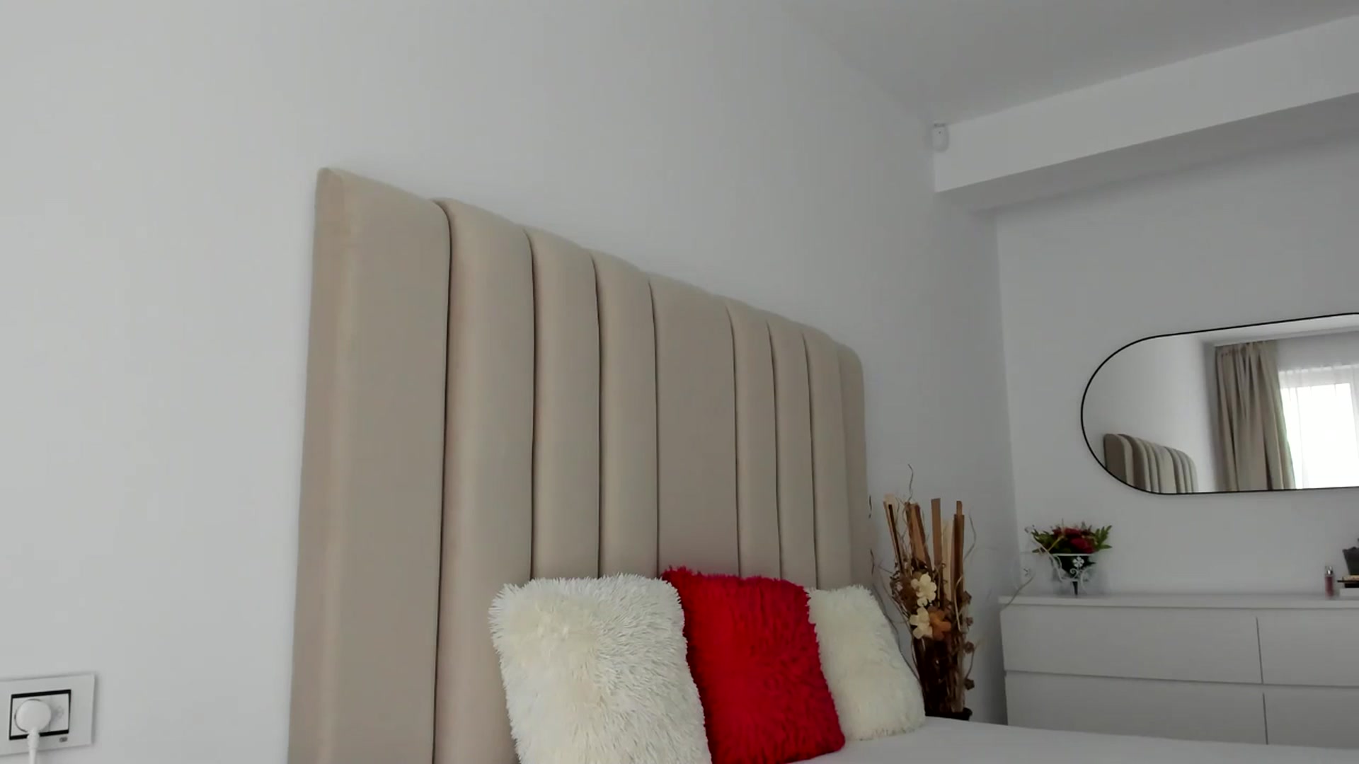Gallery image thumbnail from Hrystina_'s myfreecams stream on, 04/26/2025, 18:47 image 8 of 20