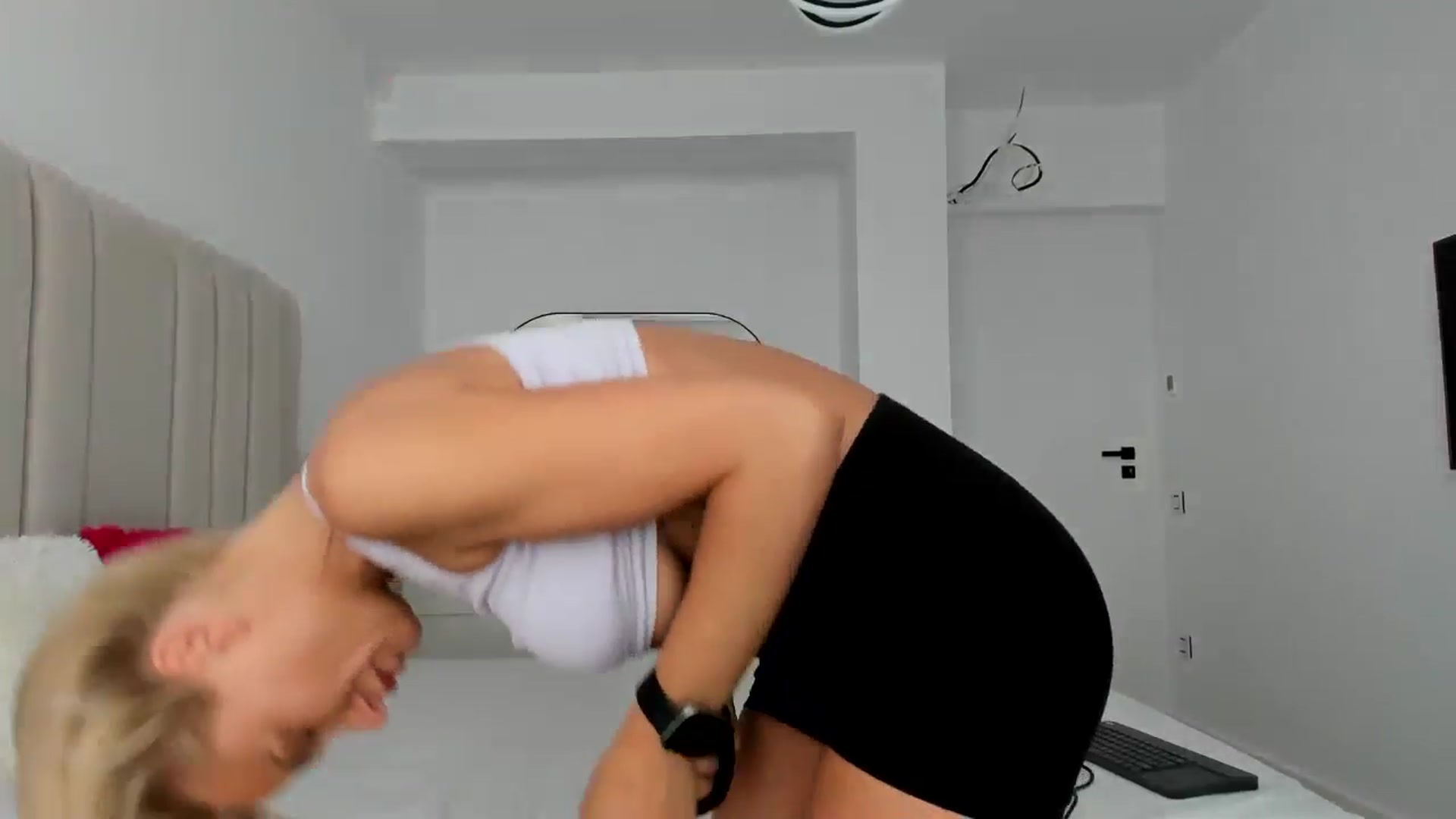 Gallery image thumbnail from Hrystina_'s myfreecams stream on, 04/28/2025, 15:41 image 19 of 20