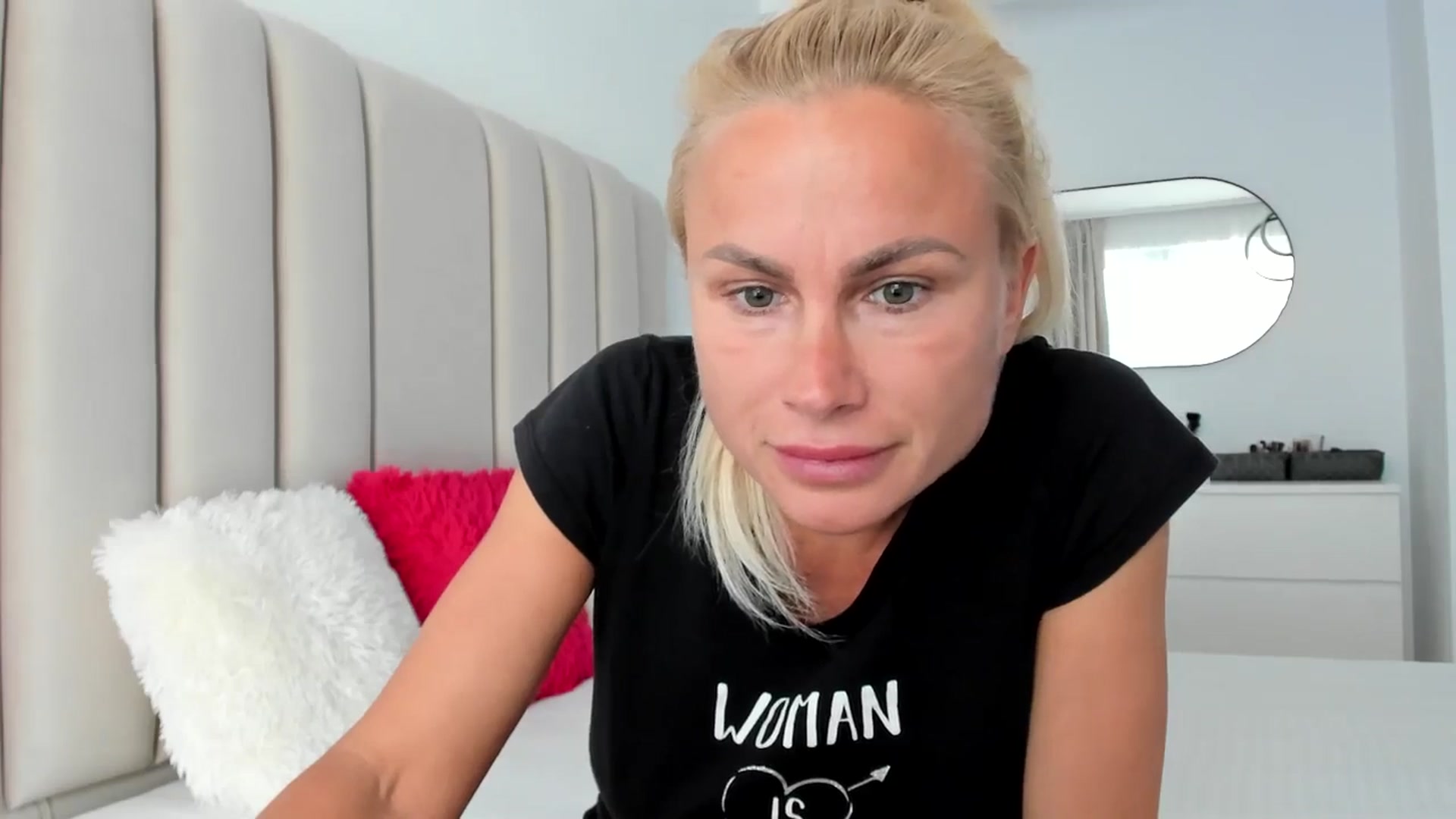 Gallery image thumbnail from Hrystina_'s myfreecams stream on, 04/28/2025, 16:47 image 12 of 20